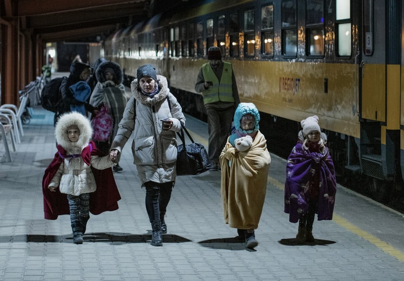 LHQ khuyen cao Anh khong de phu nu Ukraine o nho nha dan ong doc than hinh anh