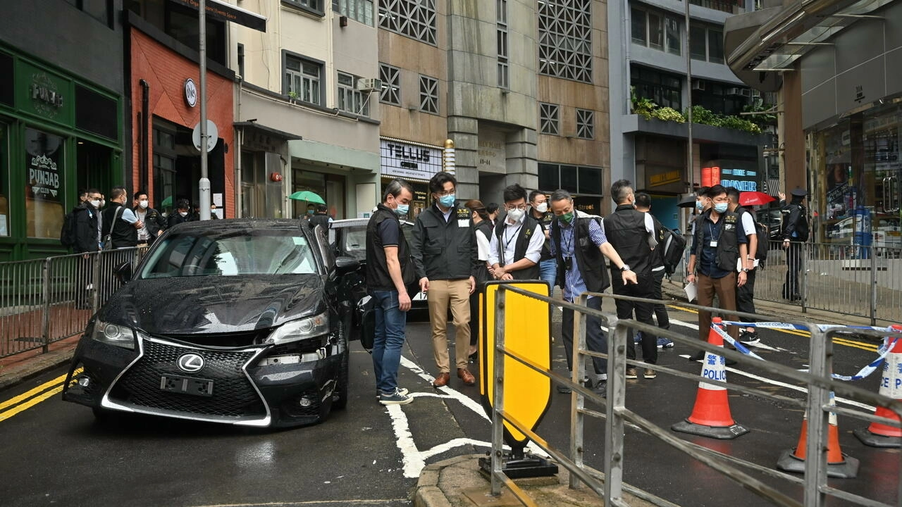hon chien tren duong pho hong kong anh 1