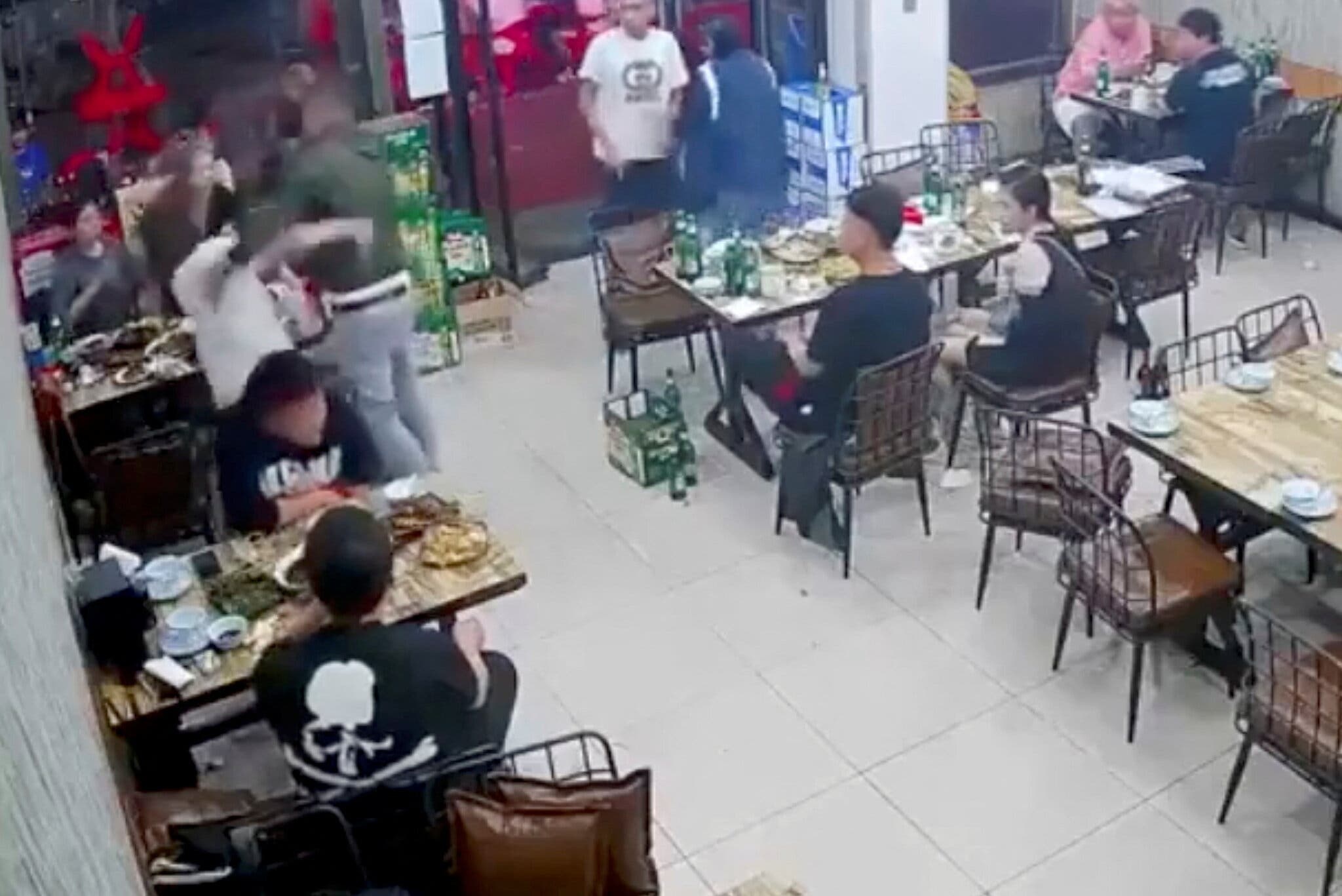 nhom dan ong trung quoc hanh hung phu nu anh 2