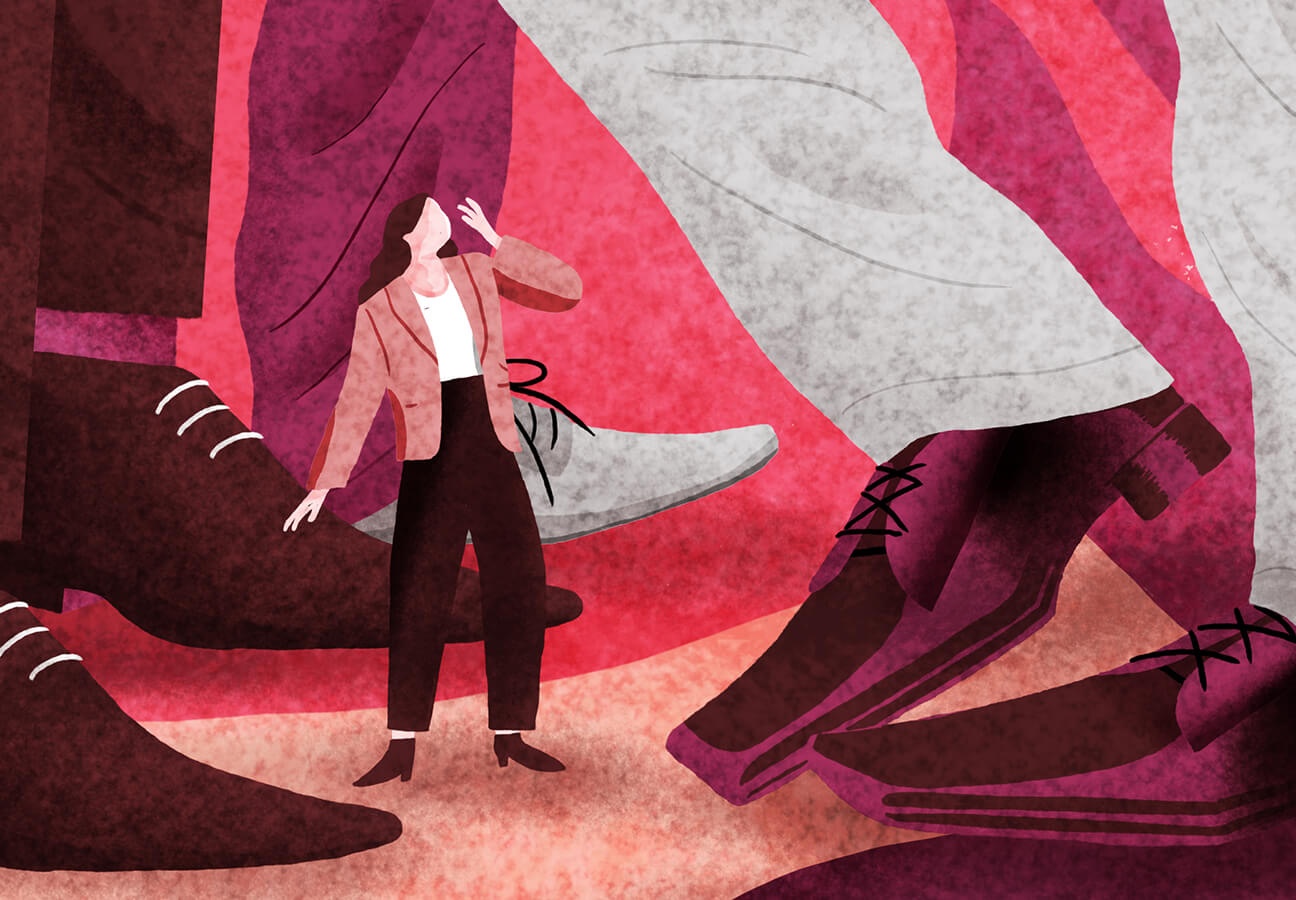 nhom dan ong trung quoc tan cong phu nu anh 1