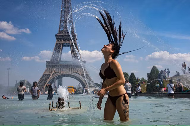 Song nhiet khac nghiet bop nghet chau Au hinh anh