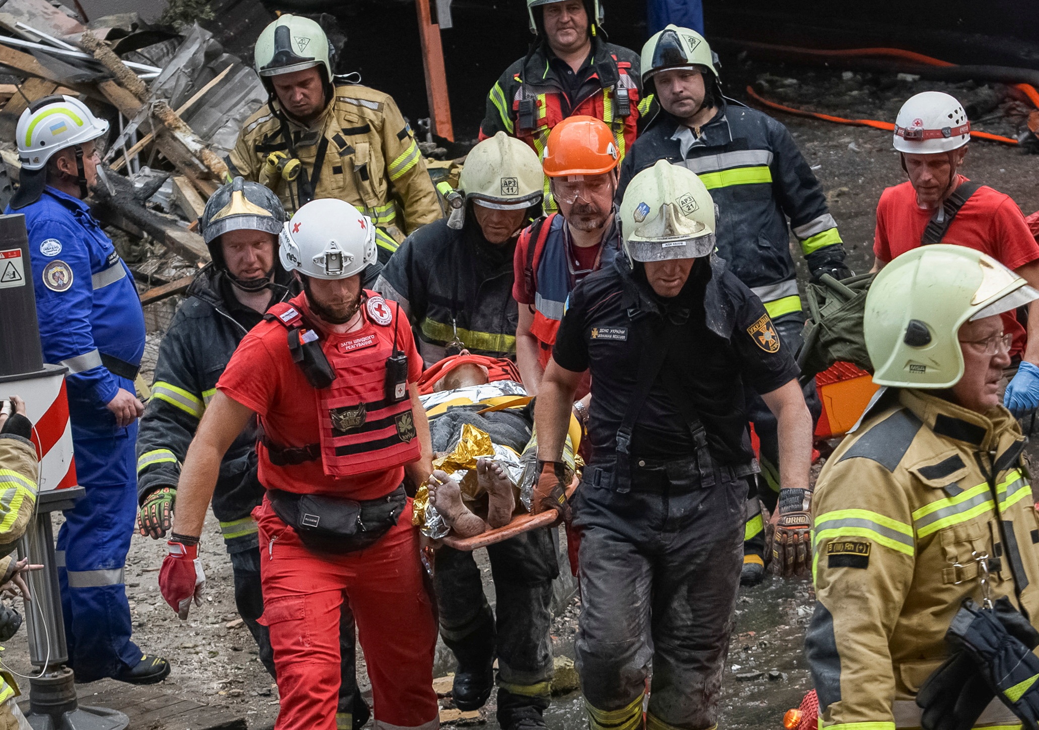 Mot goc tan hoang o Kyiv sau khi trung ten lua hinh anh