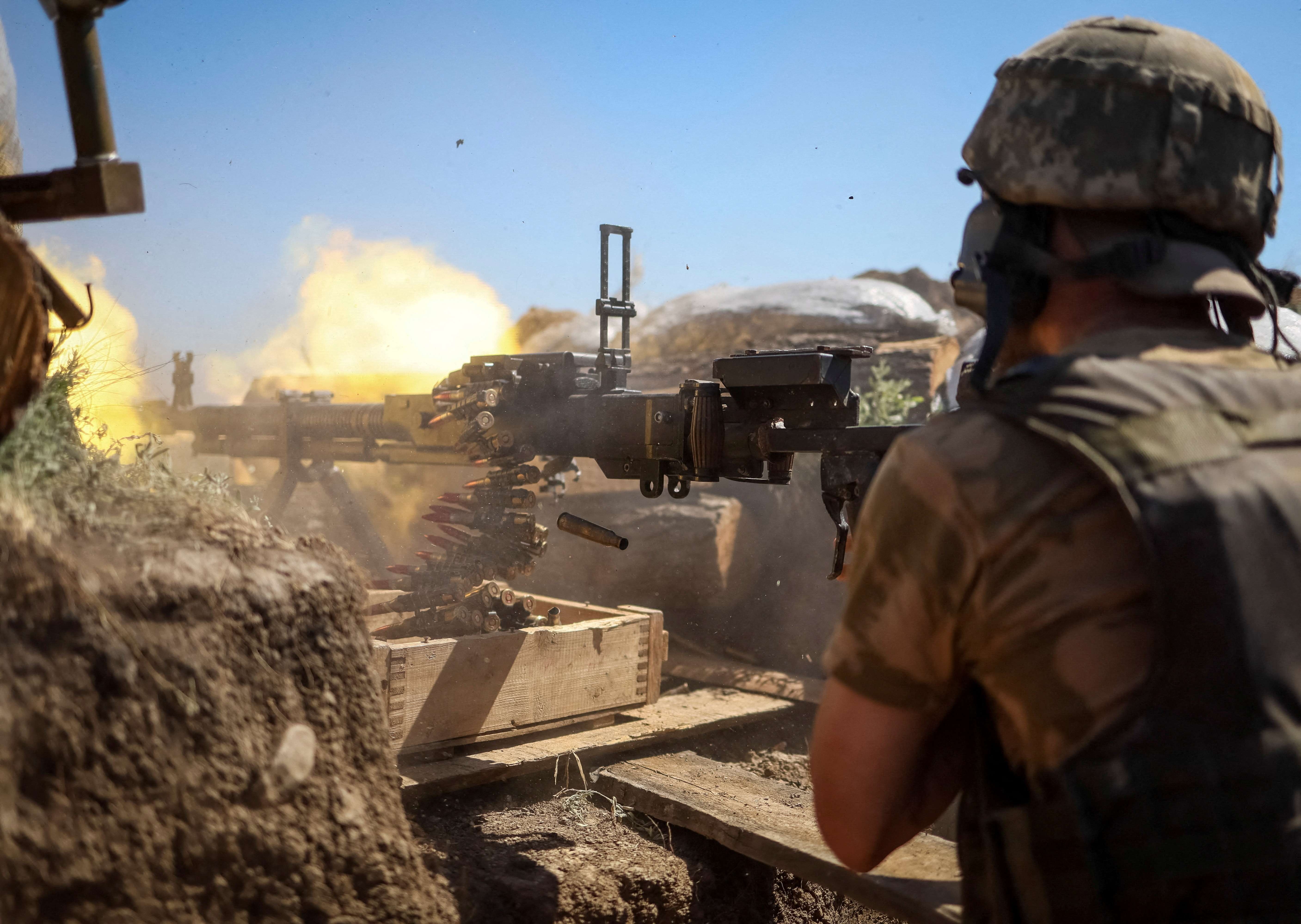 Ukraine chiu ton that o Lugansk, nhung co them vu khi tien tien tu My hinh anh