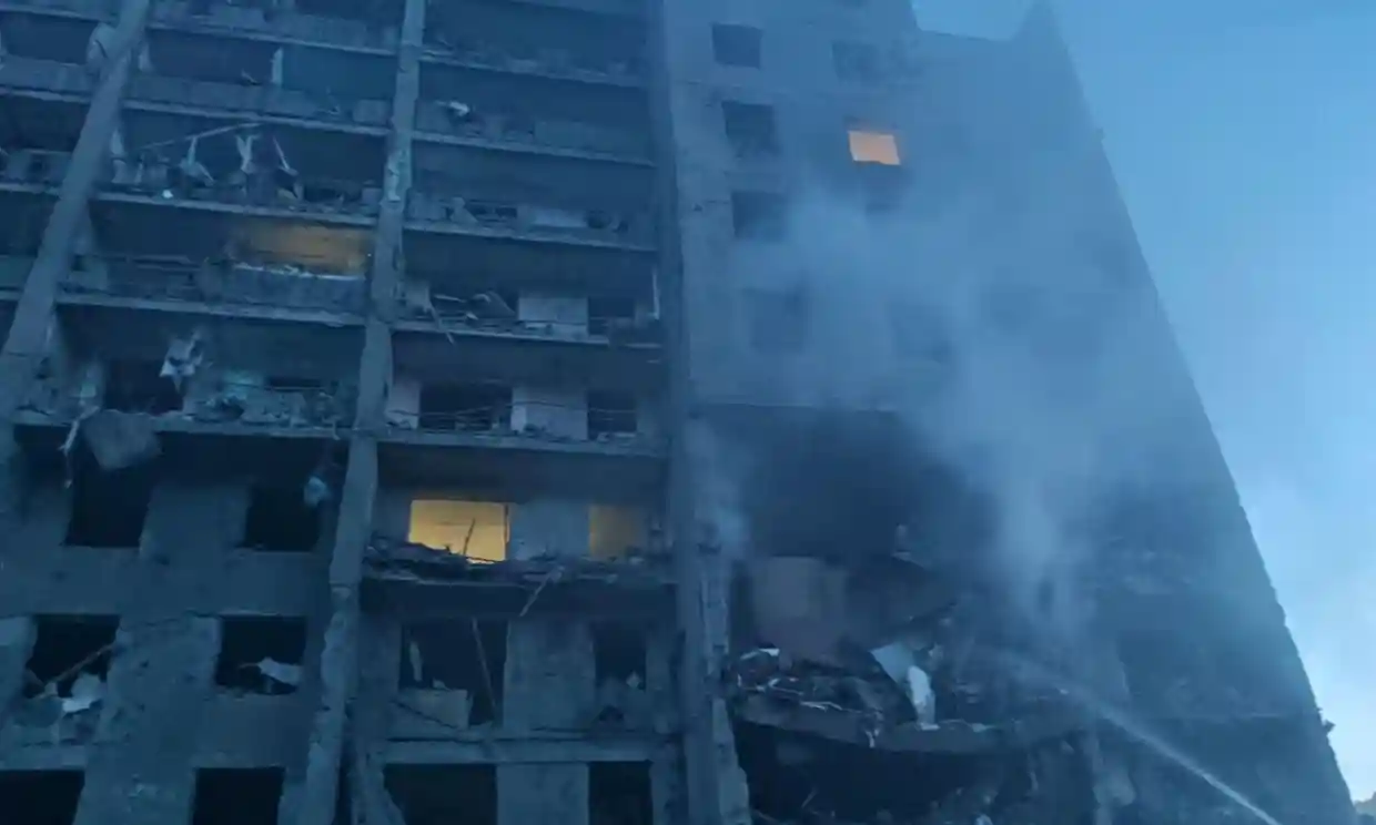 Ukraine noi Odesa trung ten lua tu may bay chien luoc hinh anh