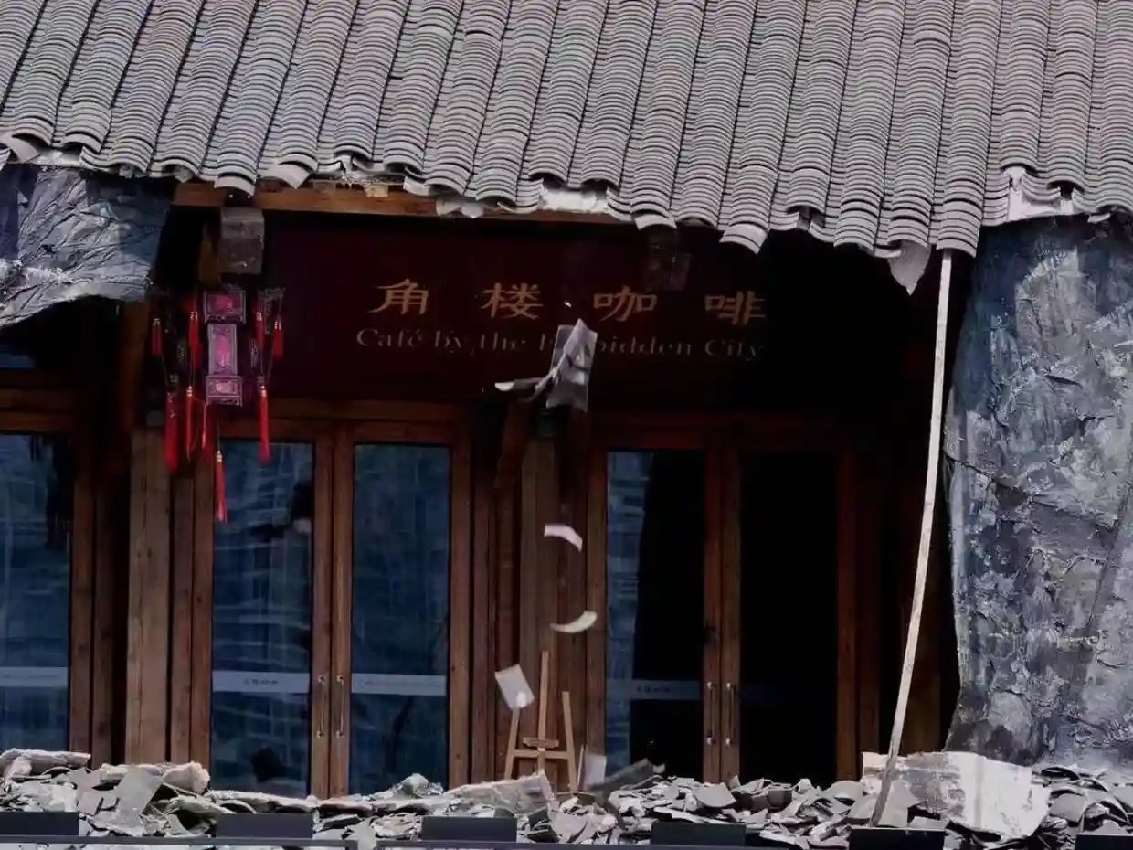 Muon hieu su bat binh dang khi hau, hay nhin shipper o Bac Kinh hinh anh