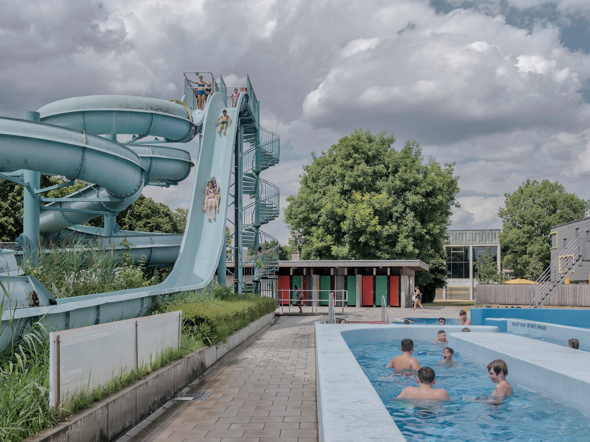 Duc ha nhiet do be boi, tat dai phun nuoc de tiet kiem nang luong hinh anh