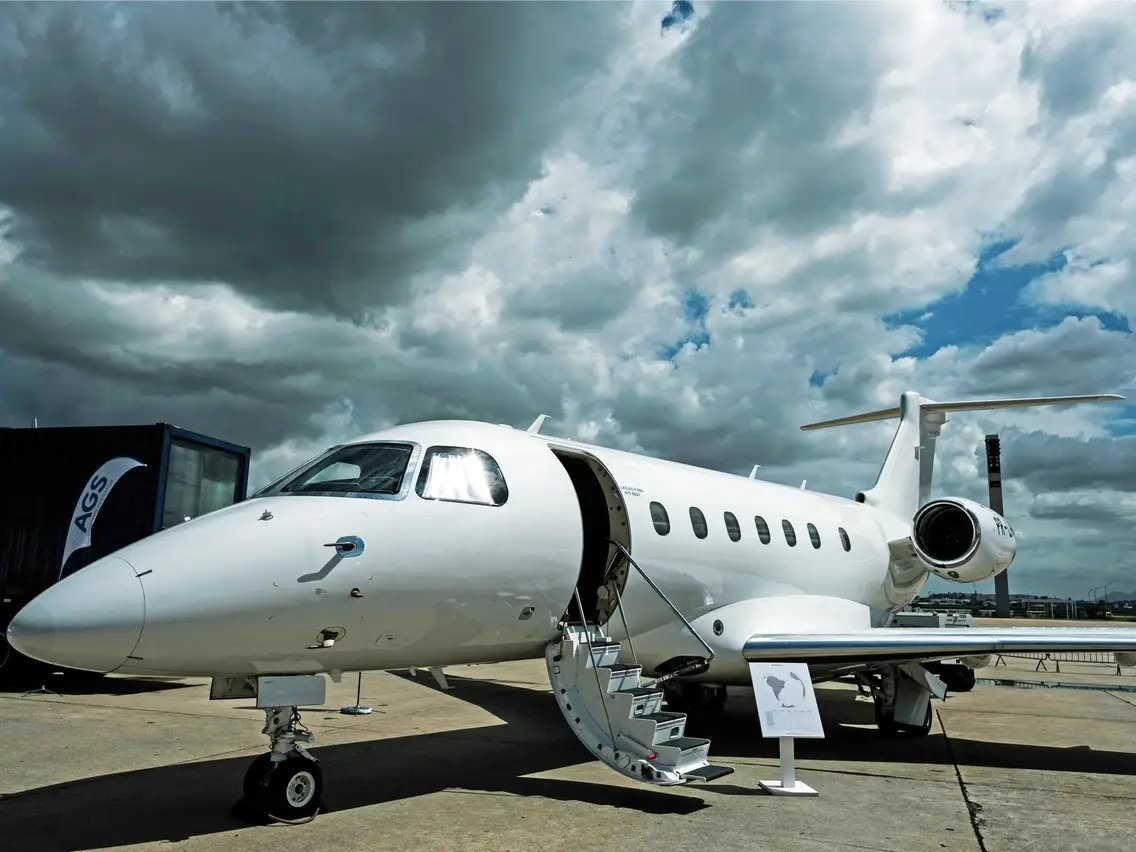 Dan Phap do don anh mat ve 'phi co ty phu' sau mua he do lua hinh anh