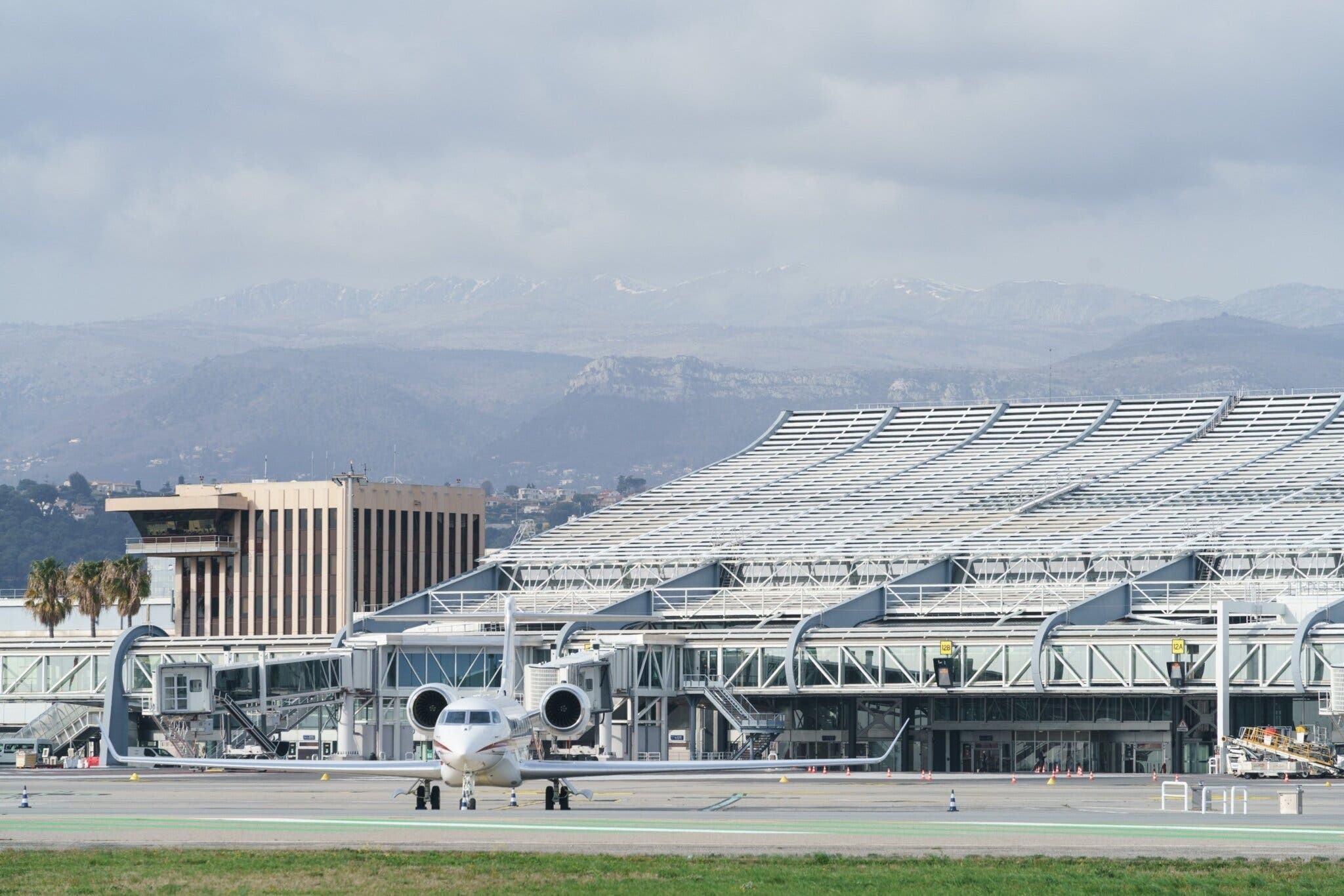 cam may bay phan luc anh 2