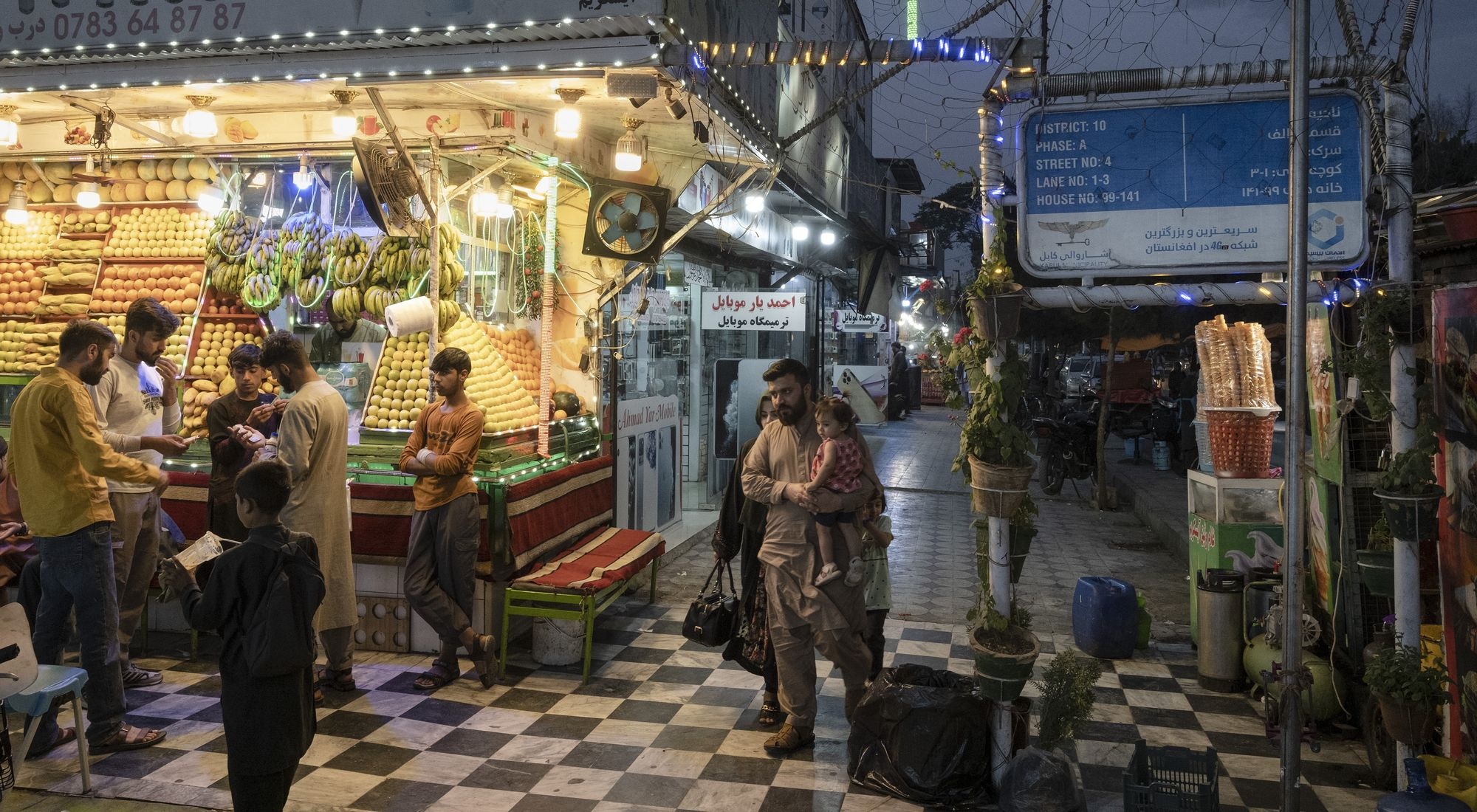 Doanh nhan Trung Quoc lieu linh bat tay voi Taliban hinh anh