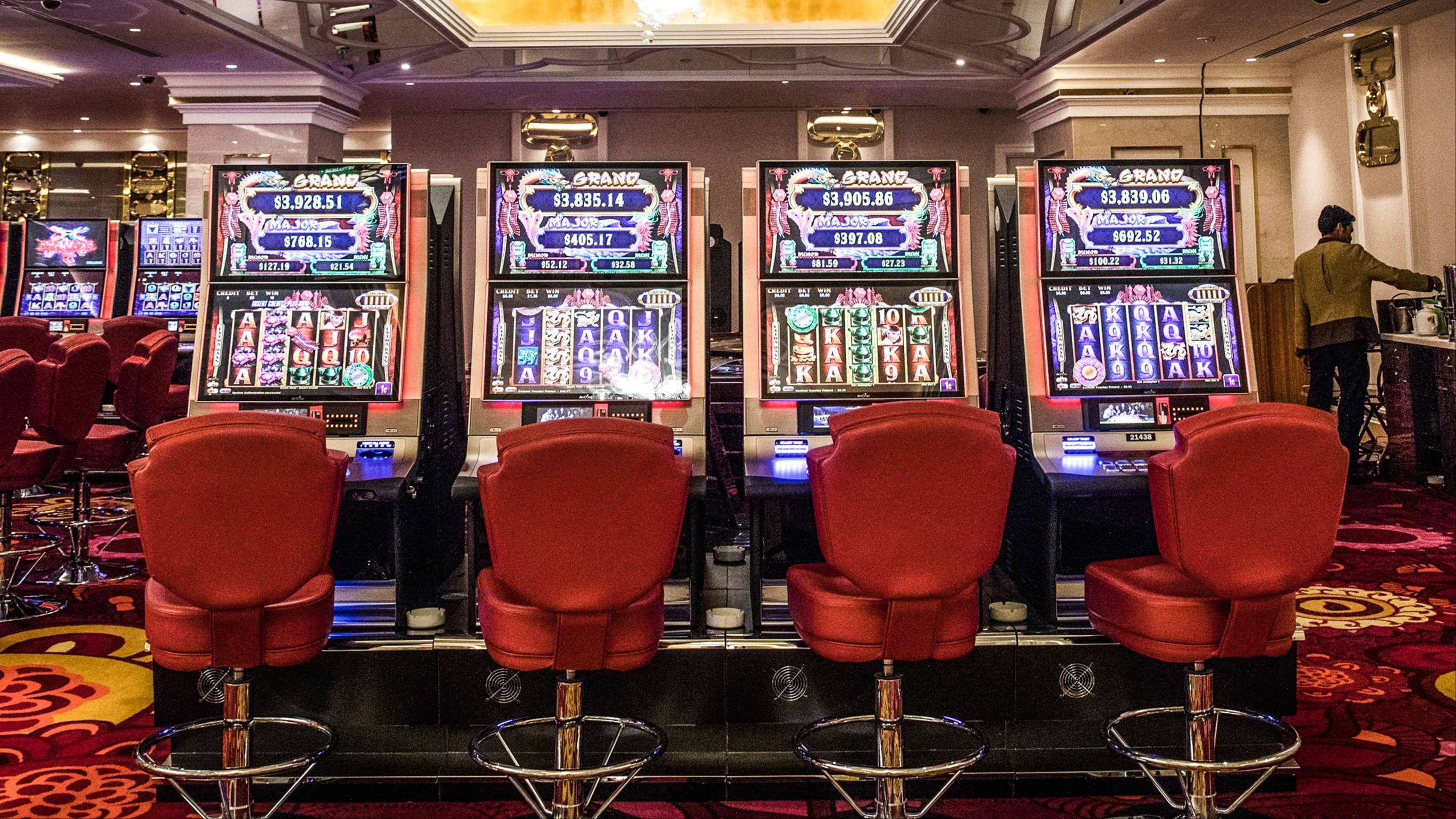 Sap bay buon nguoi, nan nhan bi doa lay noi tang, tan cong tinh duc hinh anh