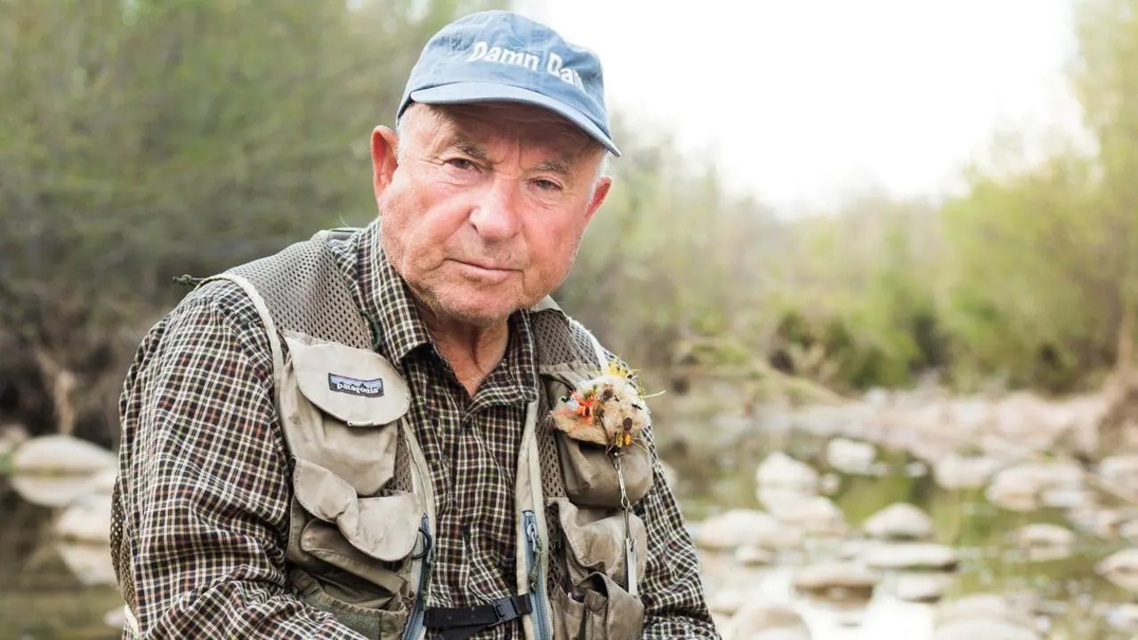 Ty phu My trao tang toan bo cong ty de cuu Trai Dat hinh anh