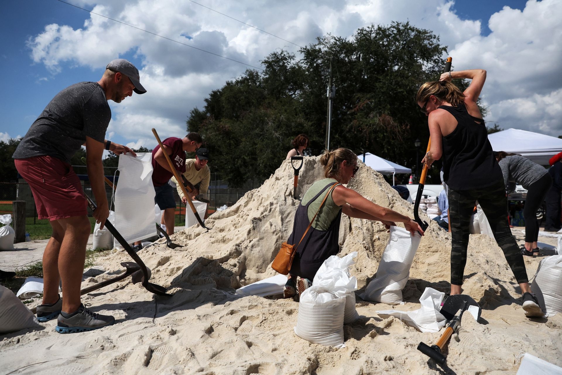 Dan Florida gia co nha, chuan bi don bao Ian hinh anh