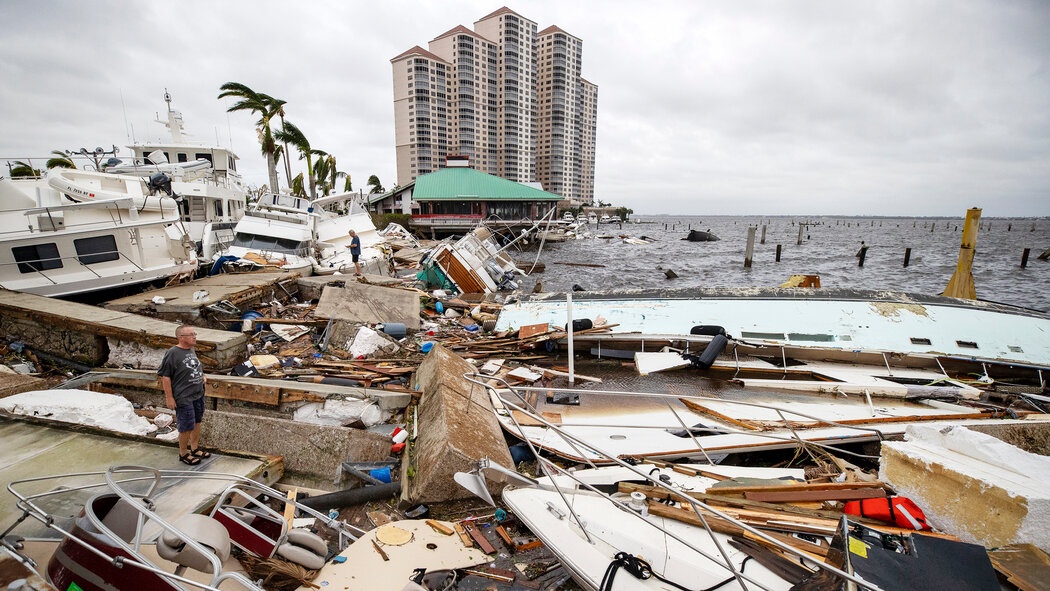 Nguoi Viet giua vung bao Ian: Gio manh quat cay co nhu do choi hinh anh