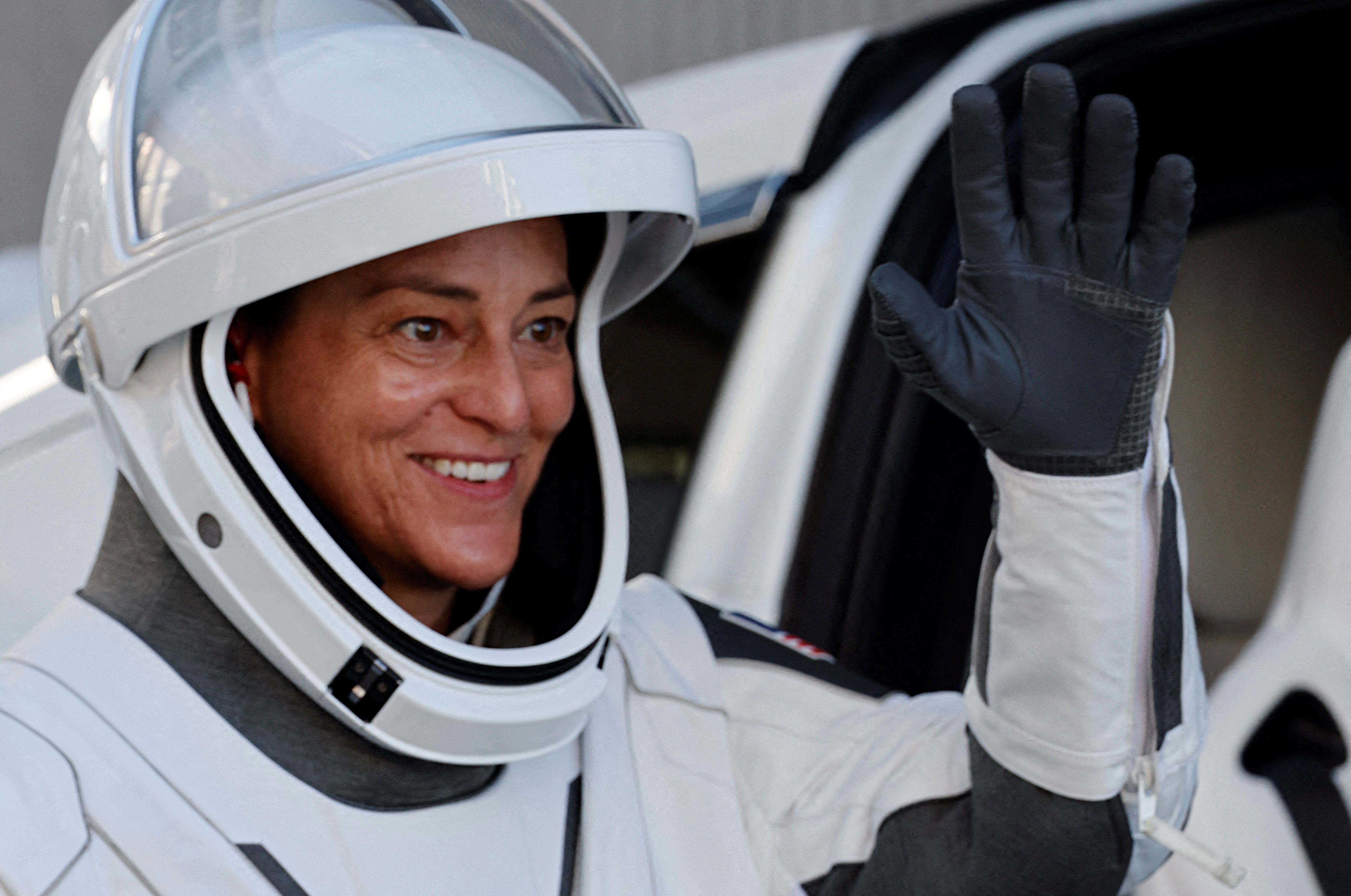 Nguoi phu nu My ban dia dau tien du hanh vu tru hinh anh