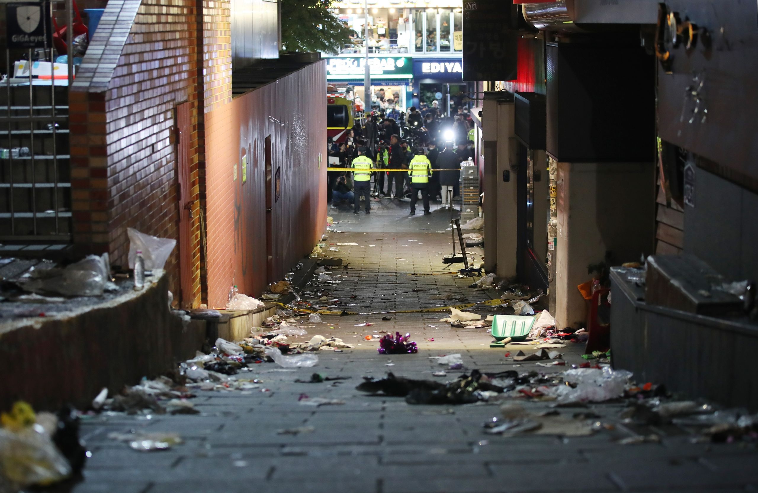 Nhan chung o Itaewon: 'Anh ay co CPR cho nguoi ban suot 30 phut' hinh anh