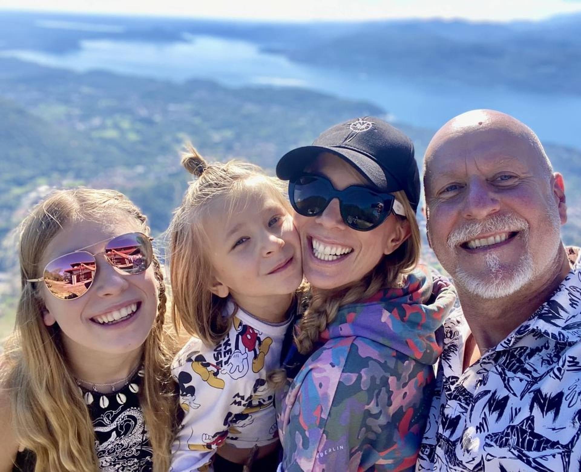 Trieu phu Duc cung con trai thiet mang sau tai nan may bay o Caribe hinh anh