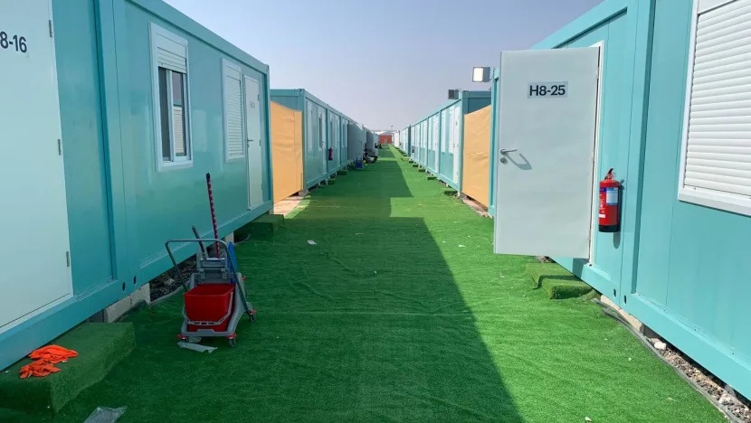 Nha tro container cho co dong vien tai World Cup hinh anh