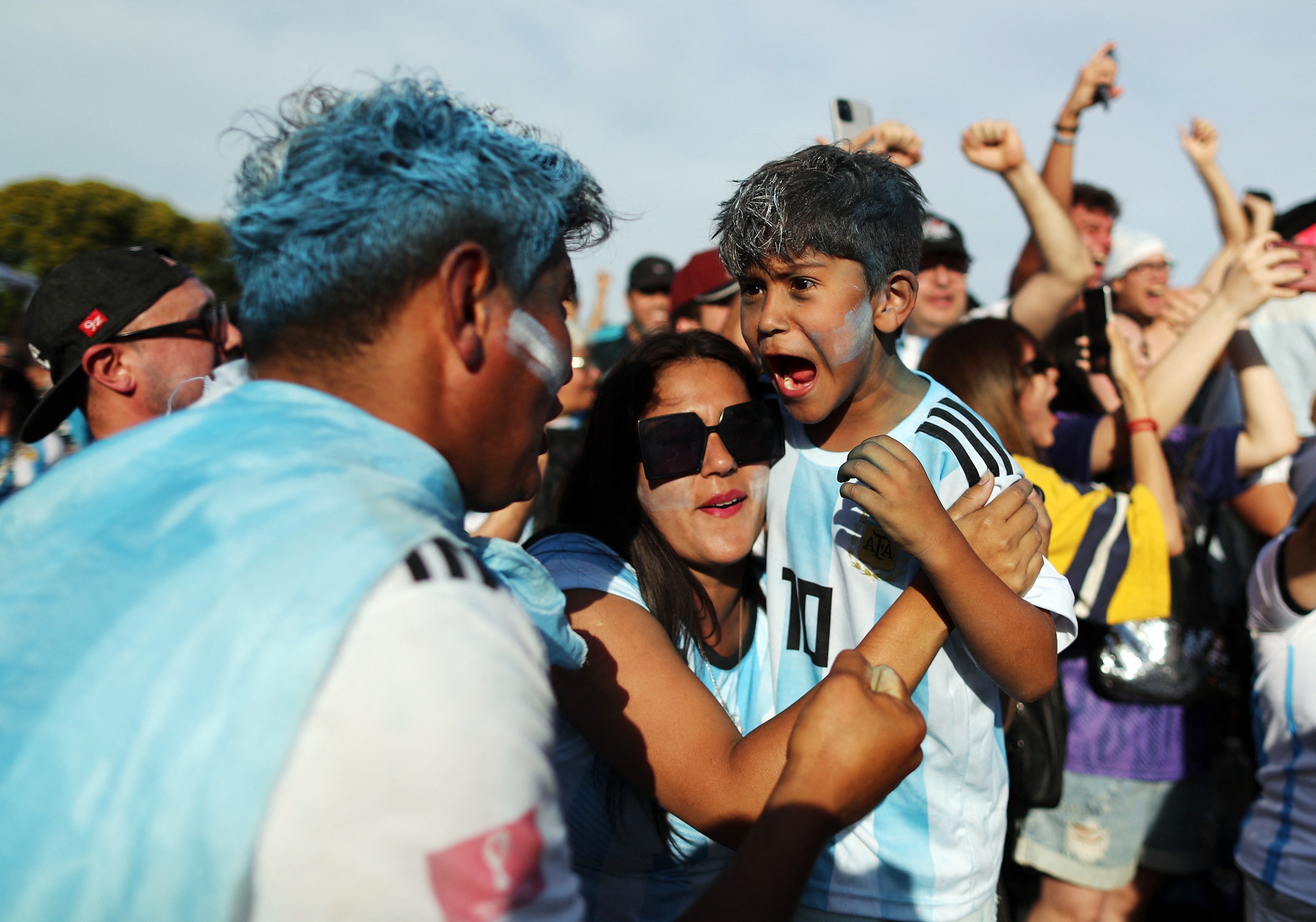 Nguoi Argentina an mung doi nha vao tu ket hinh anh