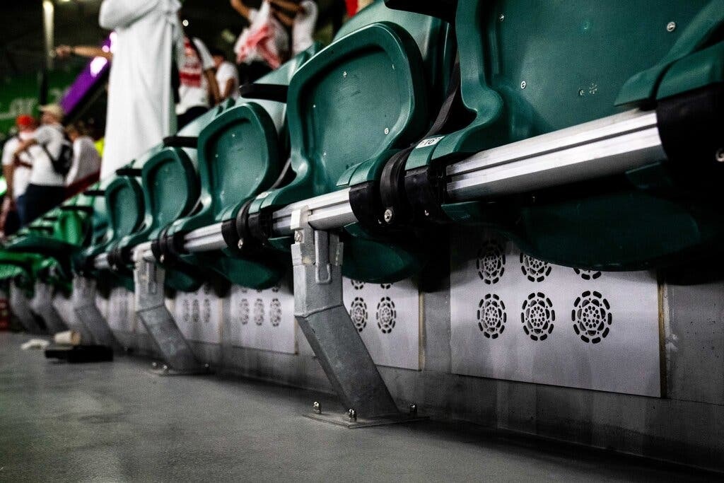 san van dong world cup anh 1