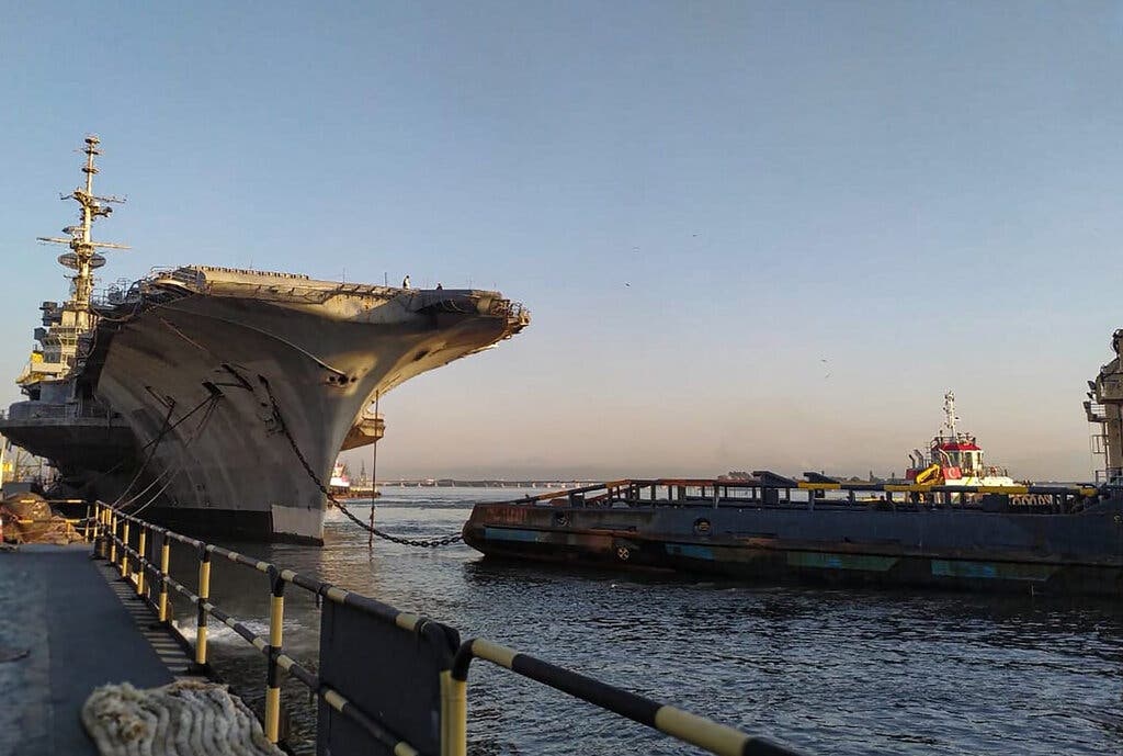 tau san bay cua brazil anh 3