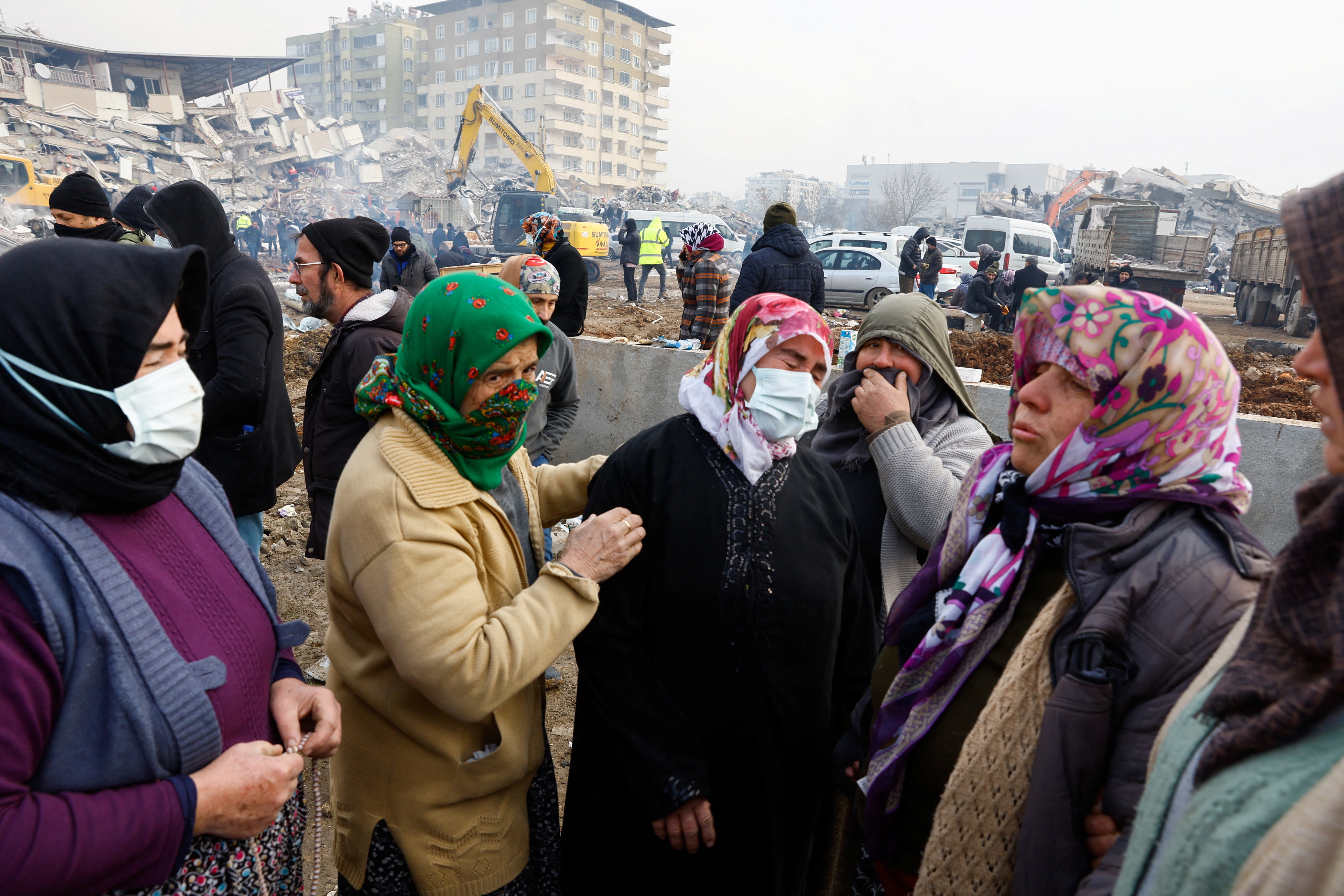 DSQ Tho Nhi Ky o VN keu goi ho tro vat dung cho nan nhan dong dat hinh anh