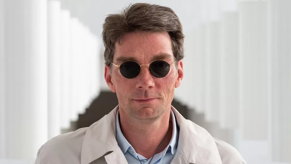 Bi sa thai sau khi boi phan cho len mat nha bao hinh anh