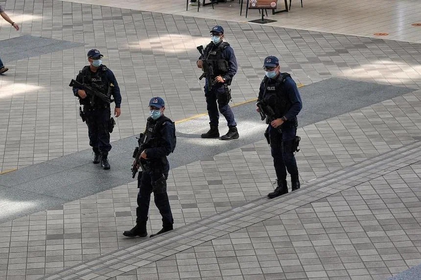 Singapore bat giu thieu nien 15 tuoi co y dinh tan cong khung bo hinh anh