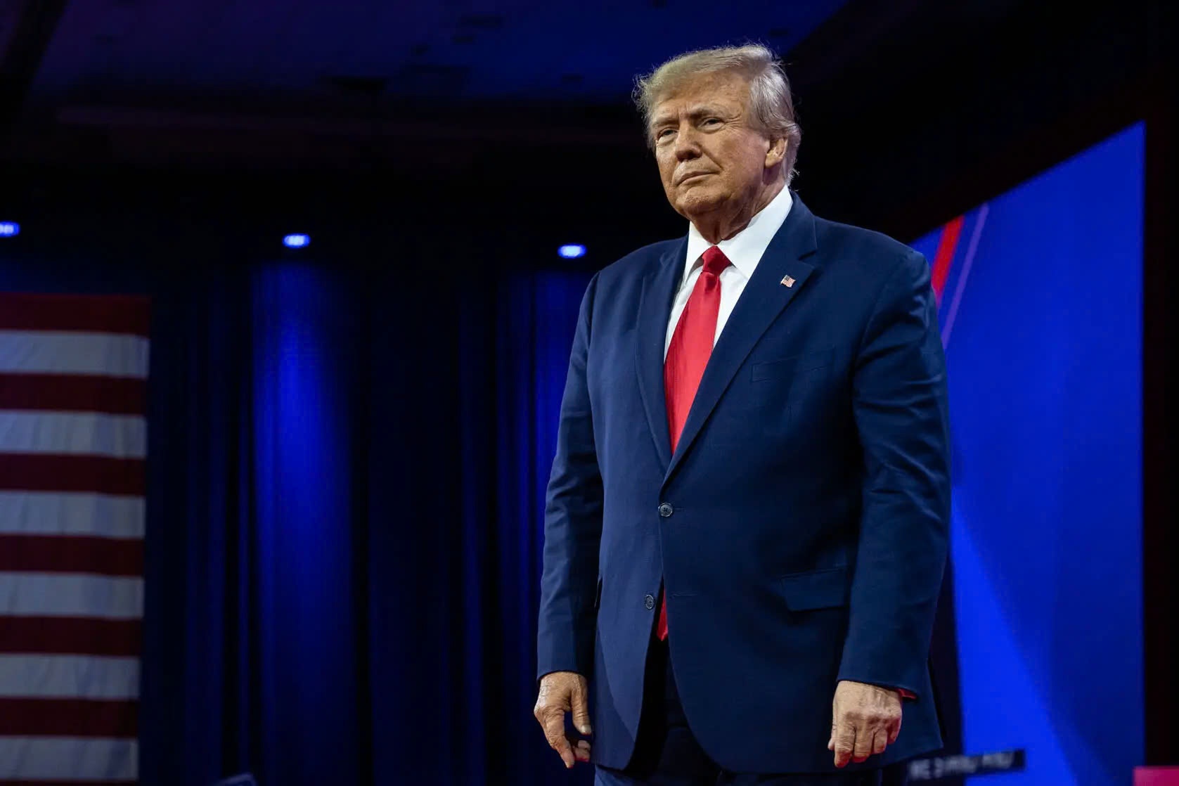 Dai boi tham doan vu ong Trump dot ngot hoan hop hinh anh