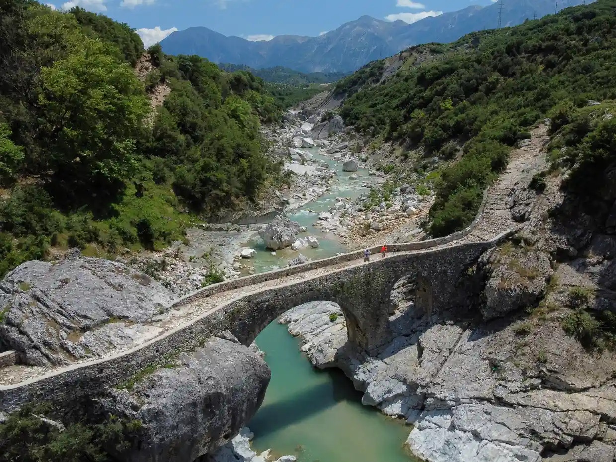 Cuoc chien chong lai 'con sot thuy dien' tren song Vjosa hinh anh