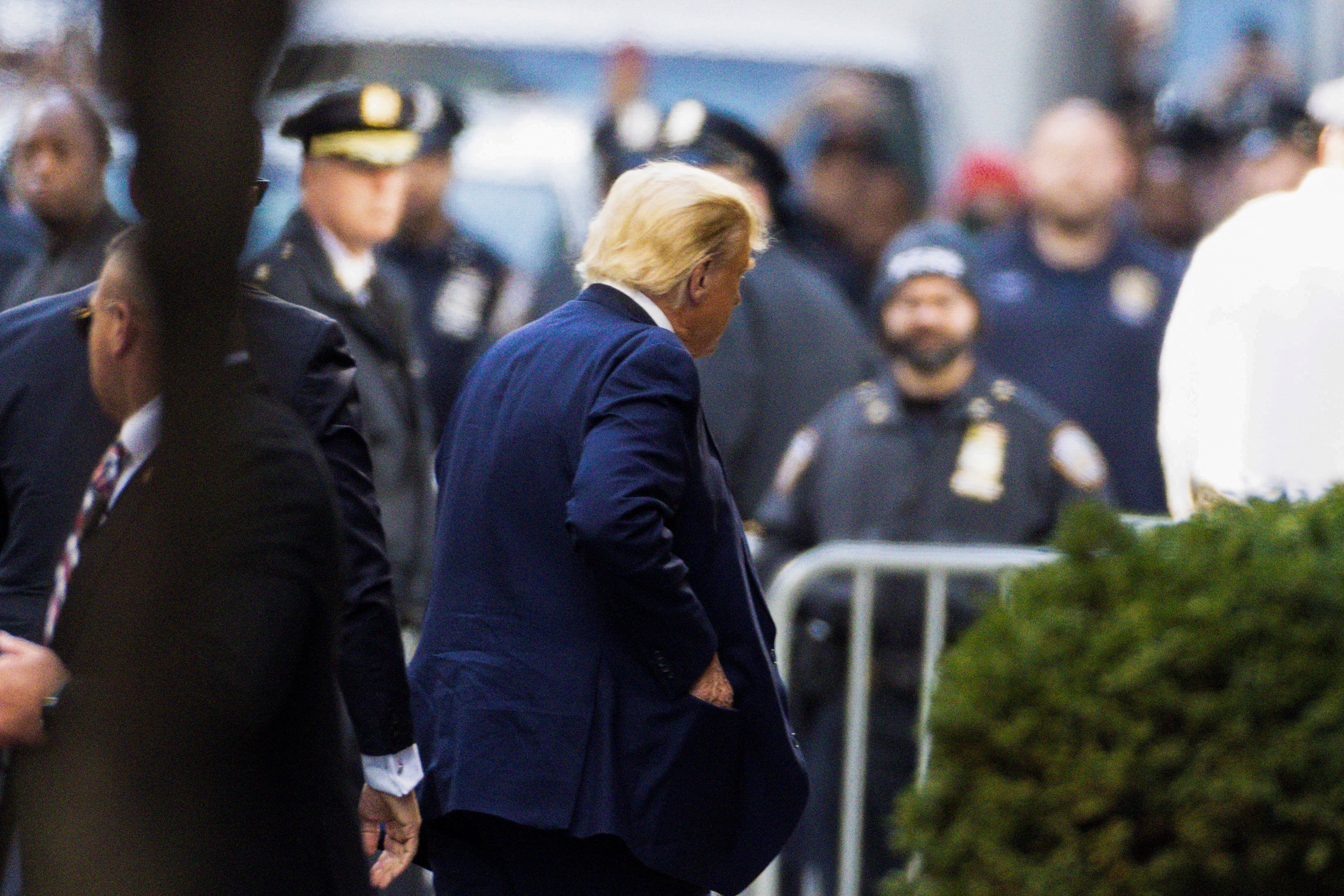 ong trump bi truy to anh 3