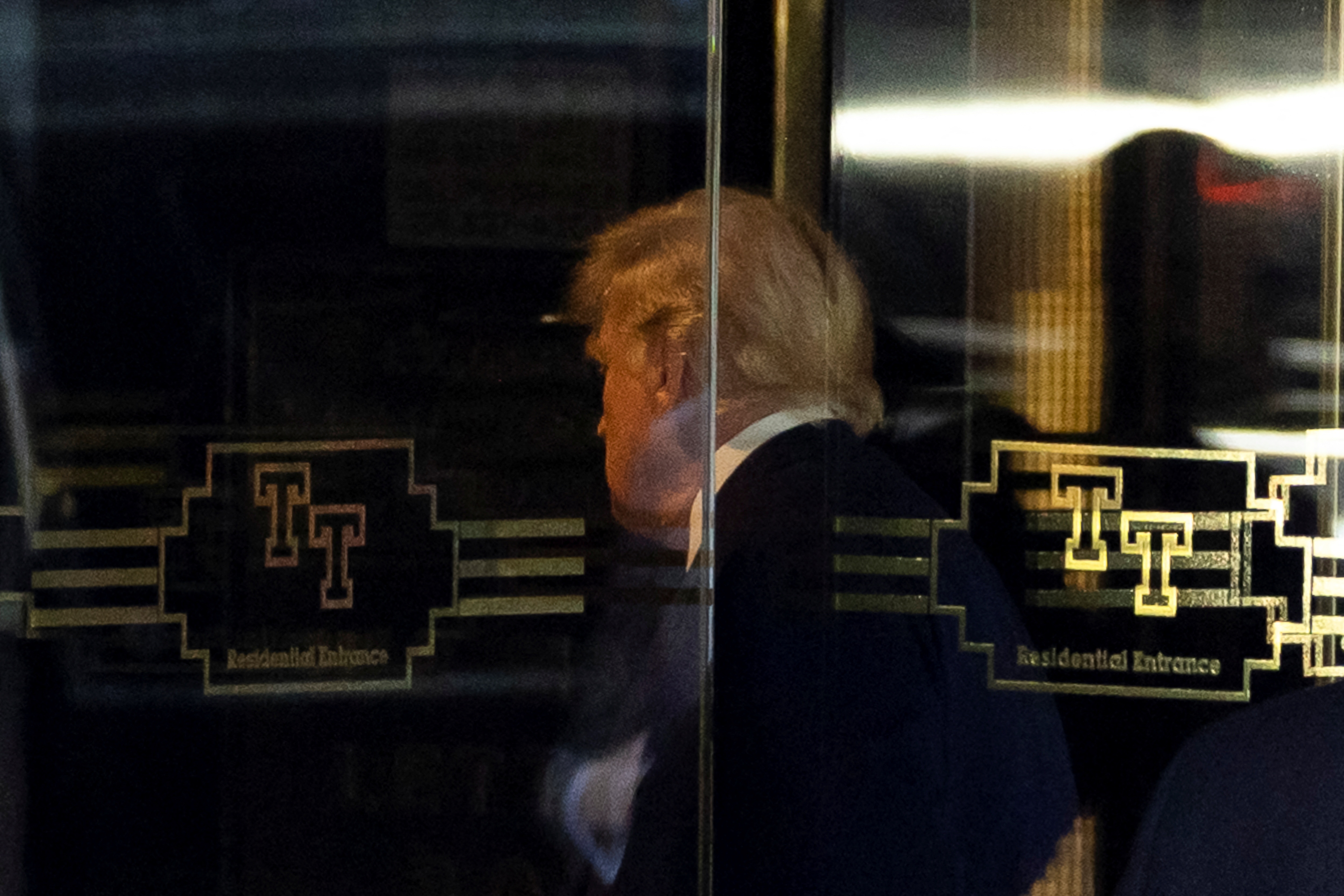 ong trump bi truy to anh 5