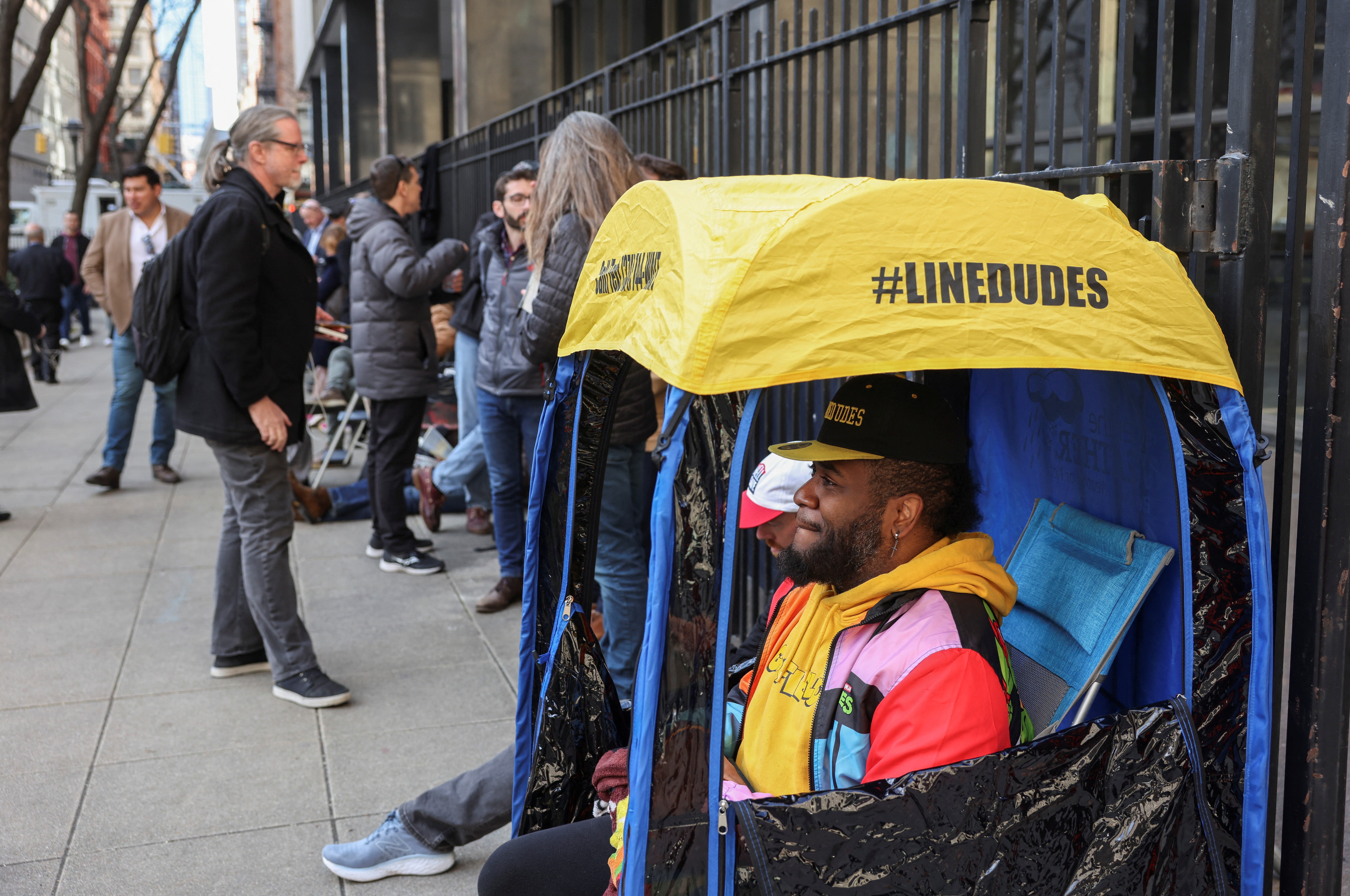 ong trump bi truy to anh 7