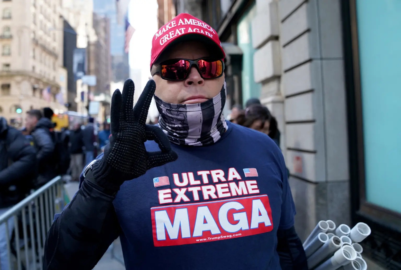 ong trump bi truy to anh 8