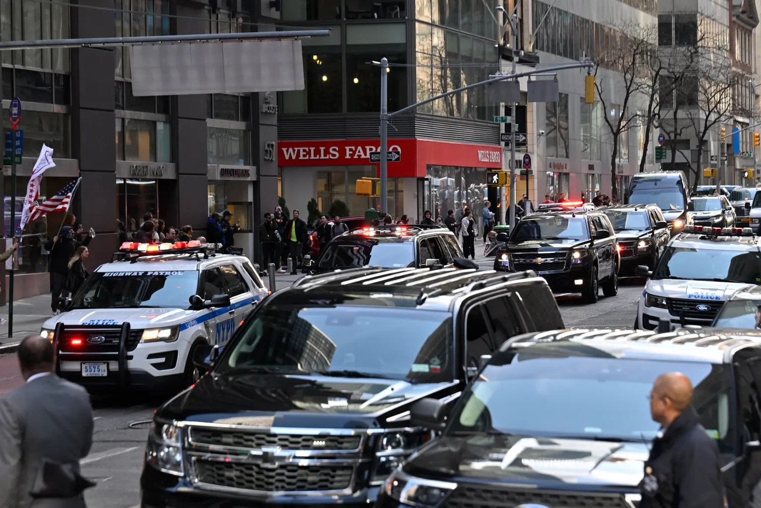 ong trump bi truy to anh 1