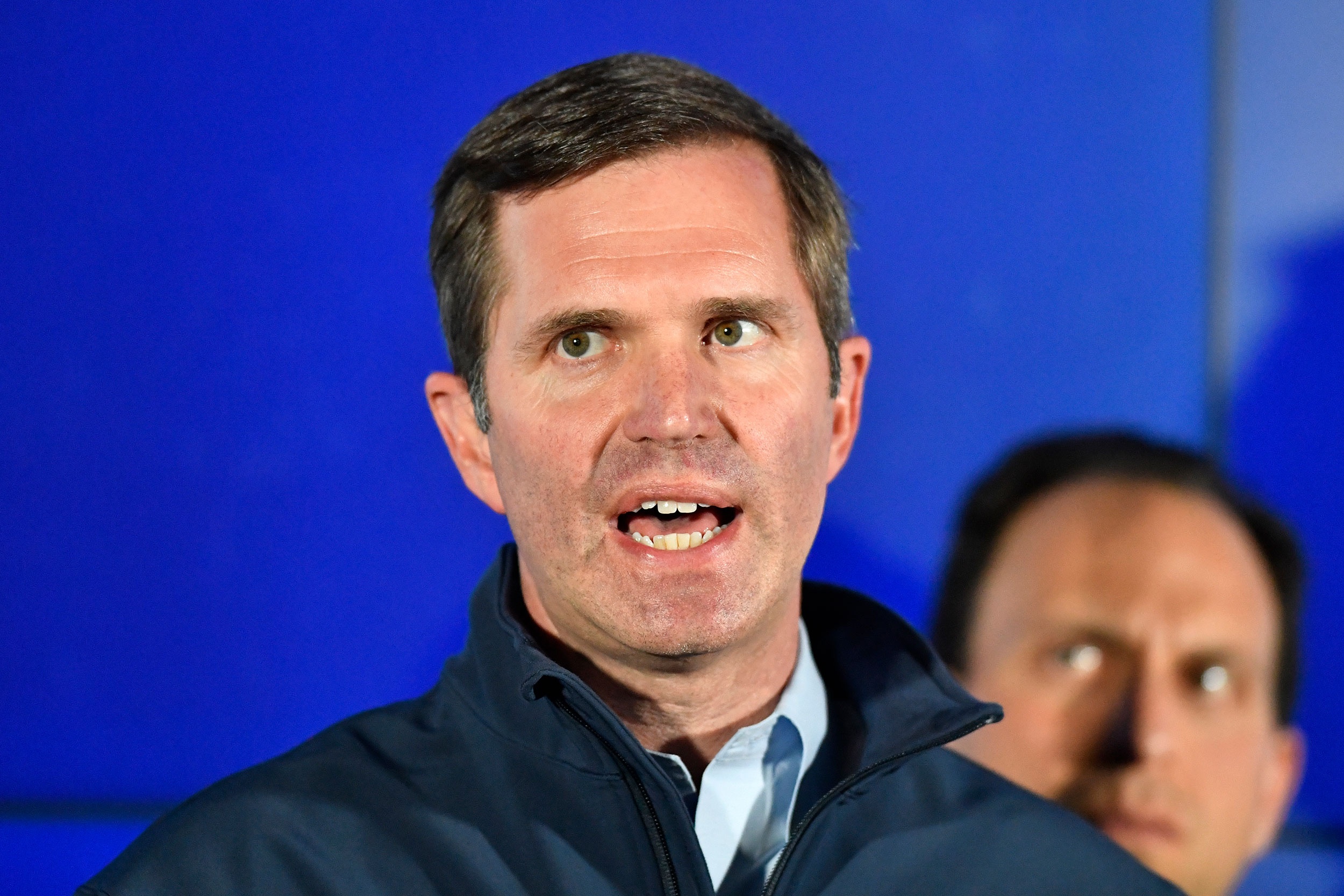 Ban than thong doc Kentucky bi ban chet trong vu xa sung chan dong hinh anh