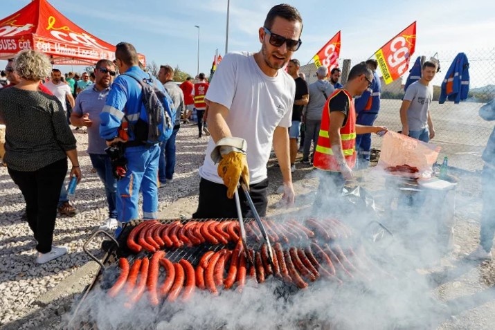 Mon an kho ngo trong cac cuoc bieu tinh suc soi o Phap hinh anh