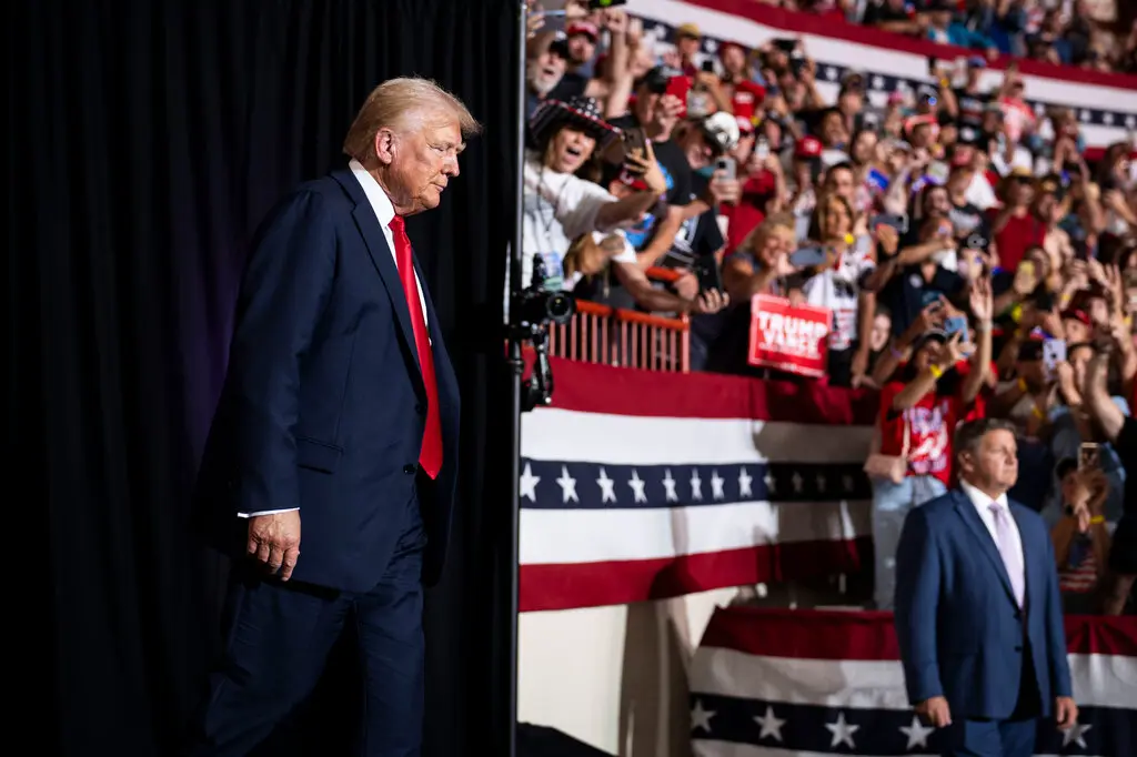 Con so khien ong Trump 'dung ngoi khong yen' hinh anh