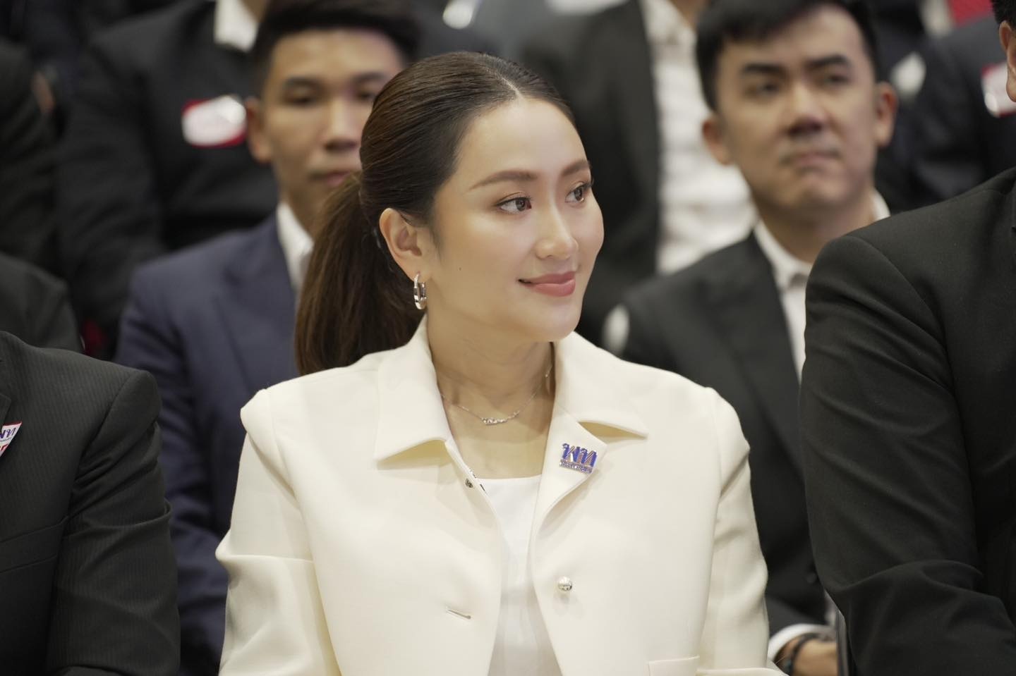 Chan dung tan thu tuong tre nhat chau A hinh anh