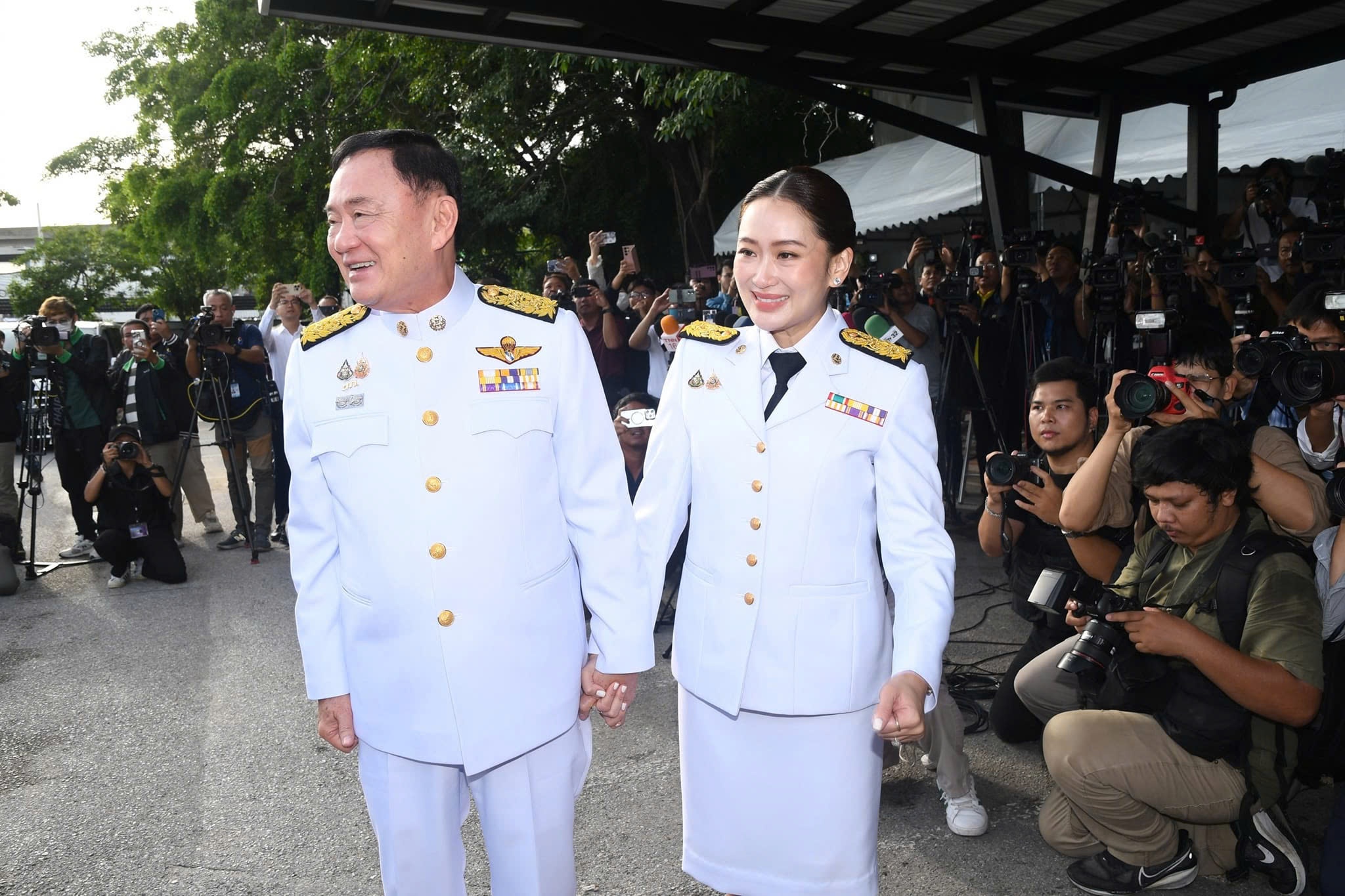 Vua Thai Lan phe chuan con gai ong Thaksin lam tan thu tuong hinh anh