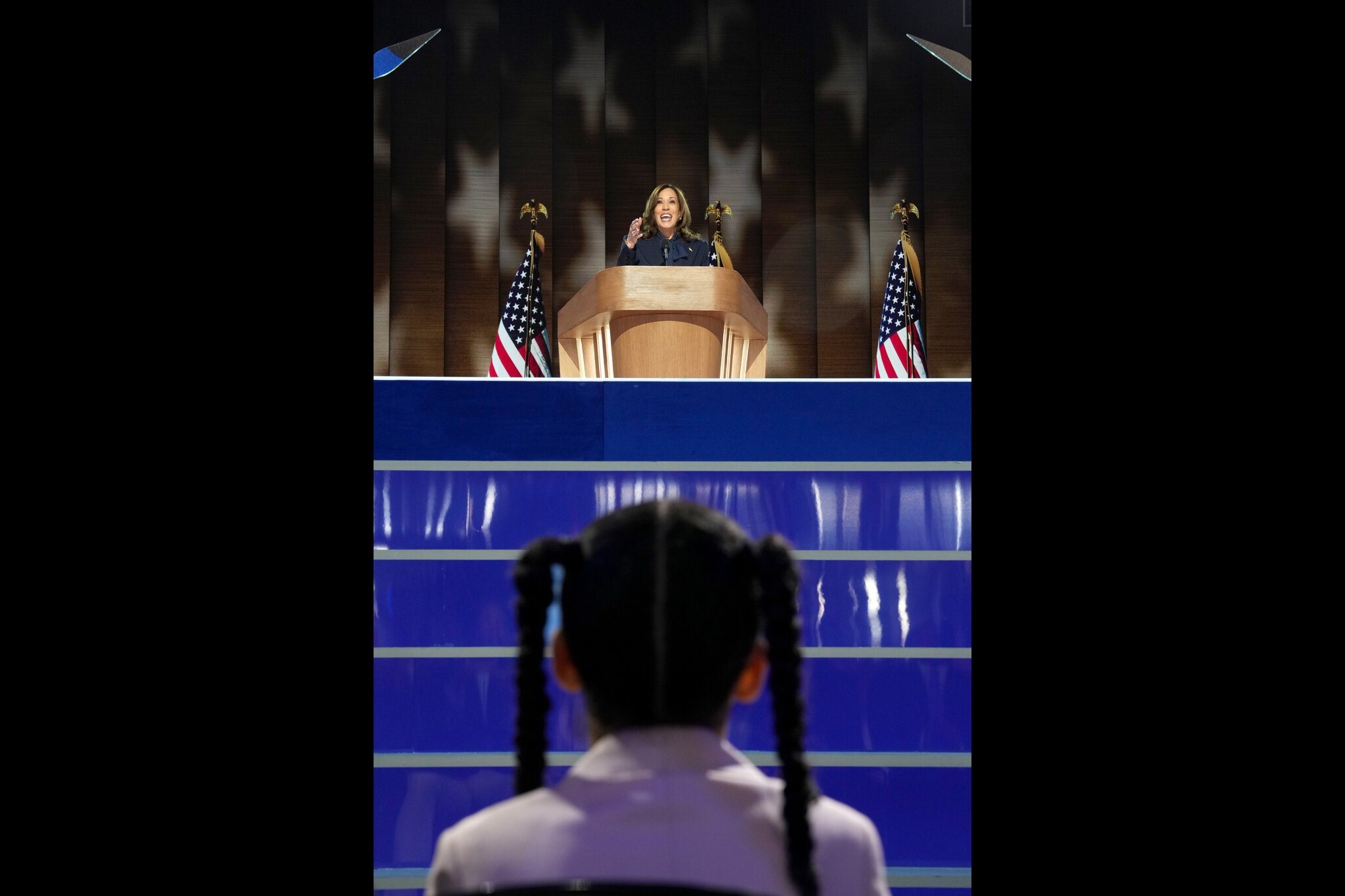 Buc anh gay sung sot trong 37 phut di vao lich su cua ba Harris hinh anh