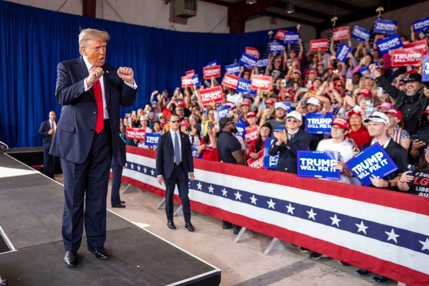 Dieu gi da giup ong Trump dao nguoc tinh the hinh anh