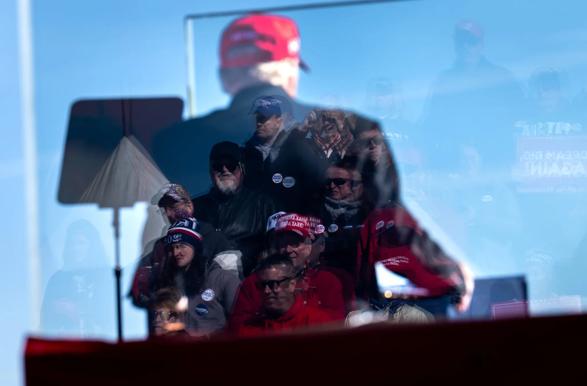 Buc tranh trai nguoc truoc gio G o My hinh anh