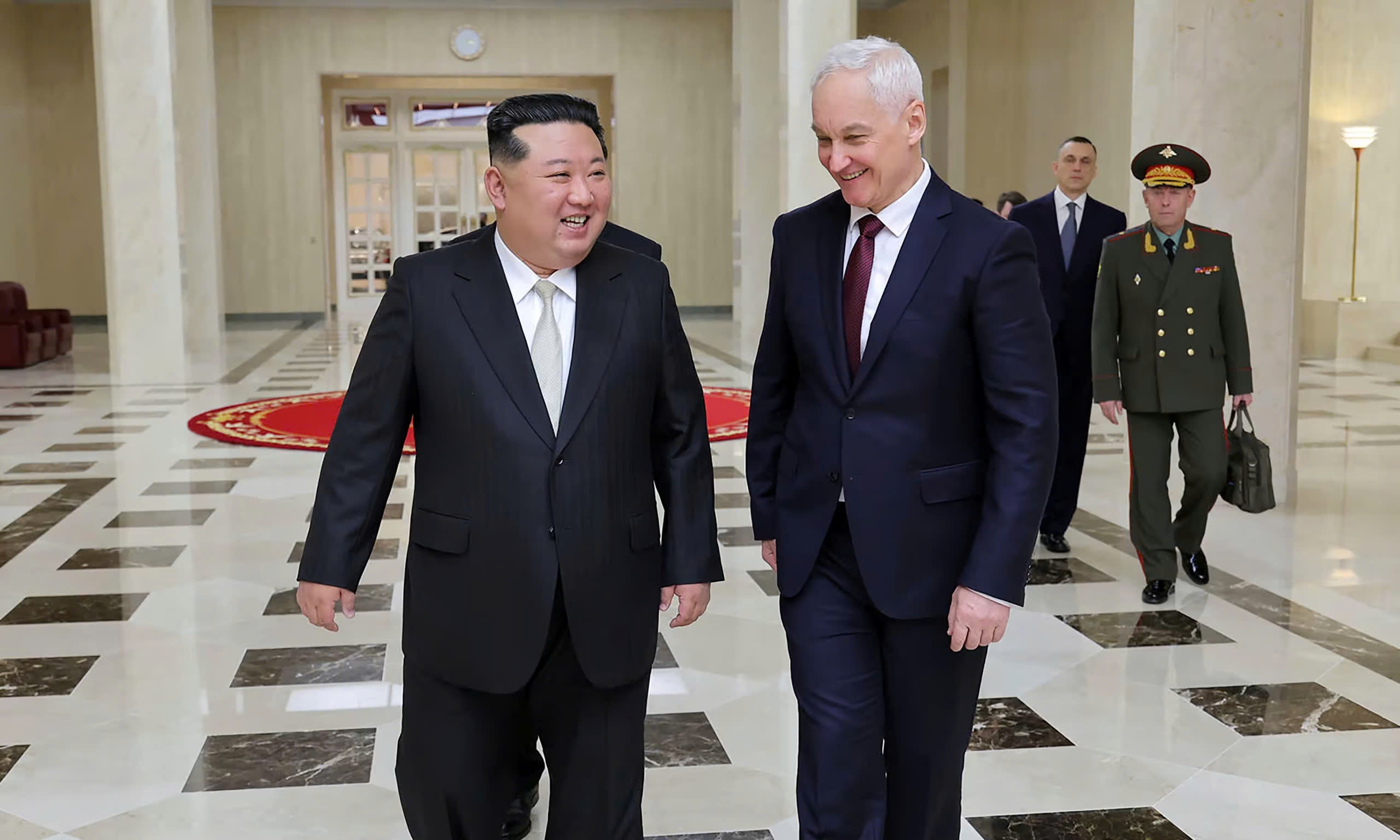 Bo truong Quoc phong Nga tham Trieu Tien hinh anh