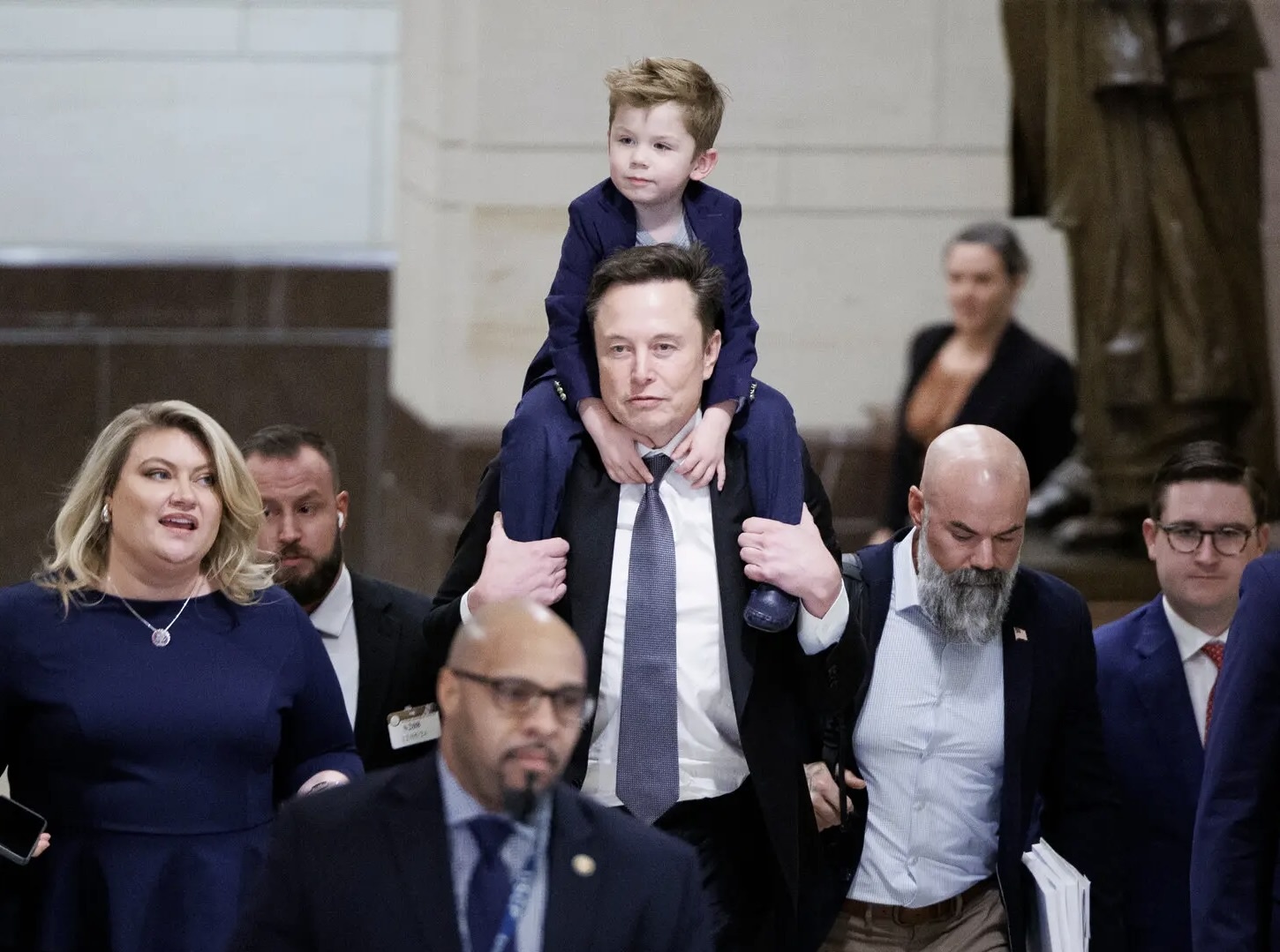 He lo 'nui tien' nguoi giau nhat the gioi chi cho ong Trump hinh anh