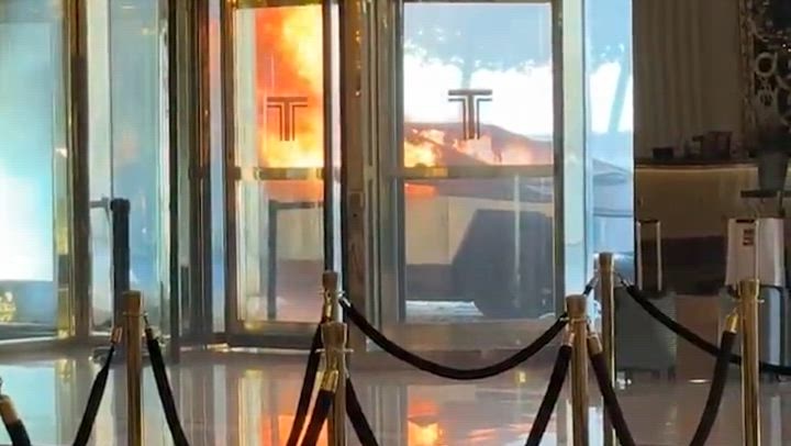 Goc quay khac trong vu xe Cybertruck phat no ben ngoai Trump Tower hinh anh