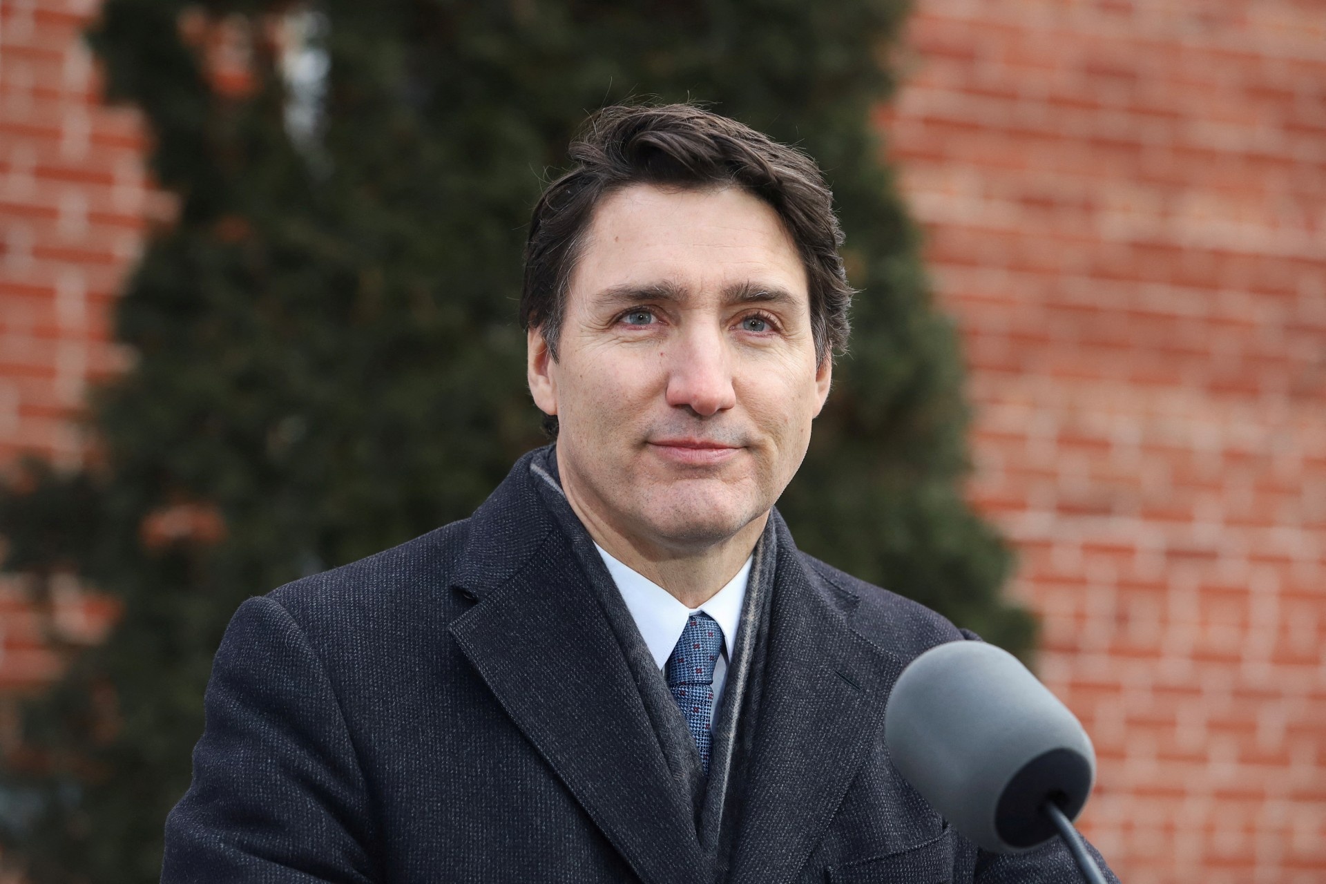 Thu tuong Trudeau tu chuc lanh dao dang cam quyen Canada hinh anh