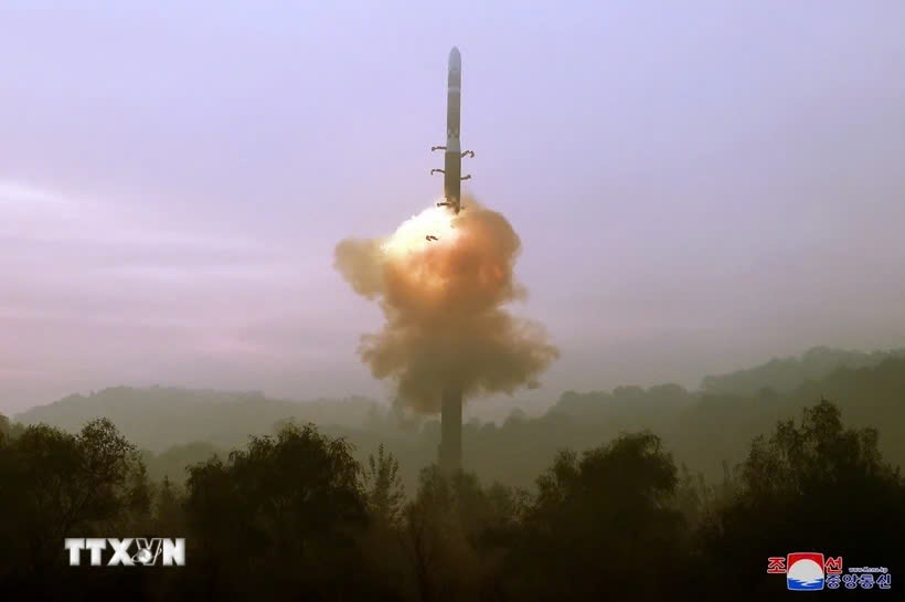 Han Quoc cong bo ten lua Trieu Tien bay khoang 1.100 km hinh anh