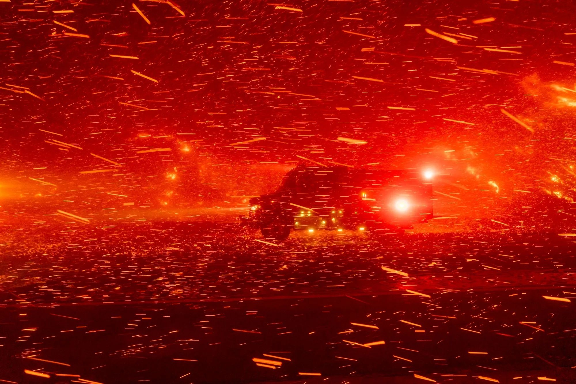 Dai gia My gay buc xuc vi doi 'thue linh cuu hoa, tra bat ky gia nao' hinh anh