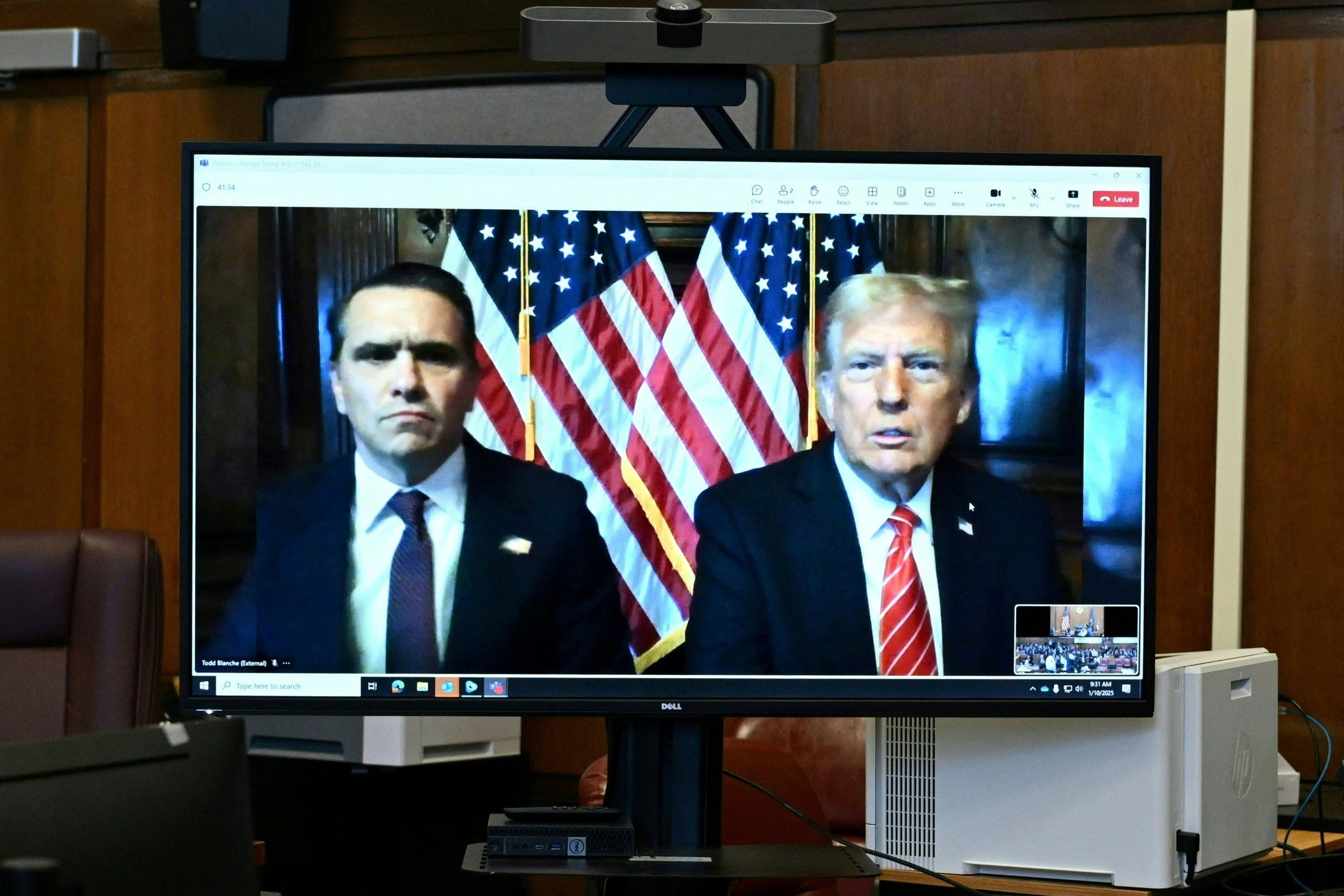 Ong Trump bi tuyen an hinh anh