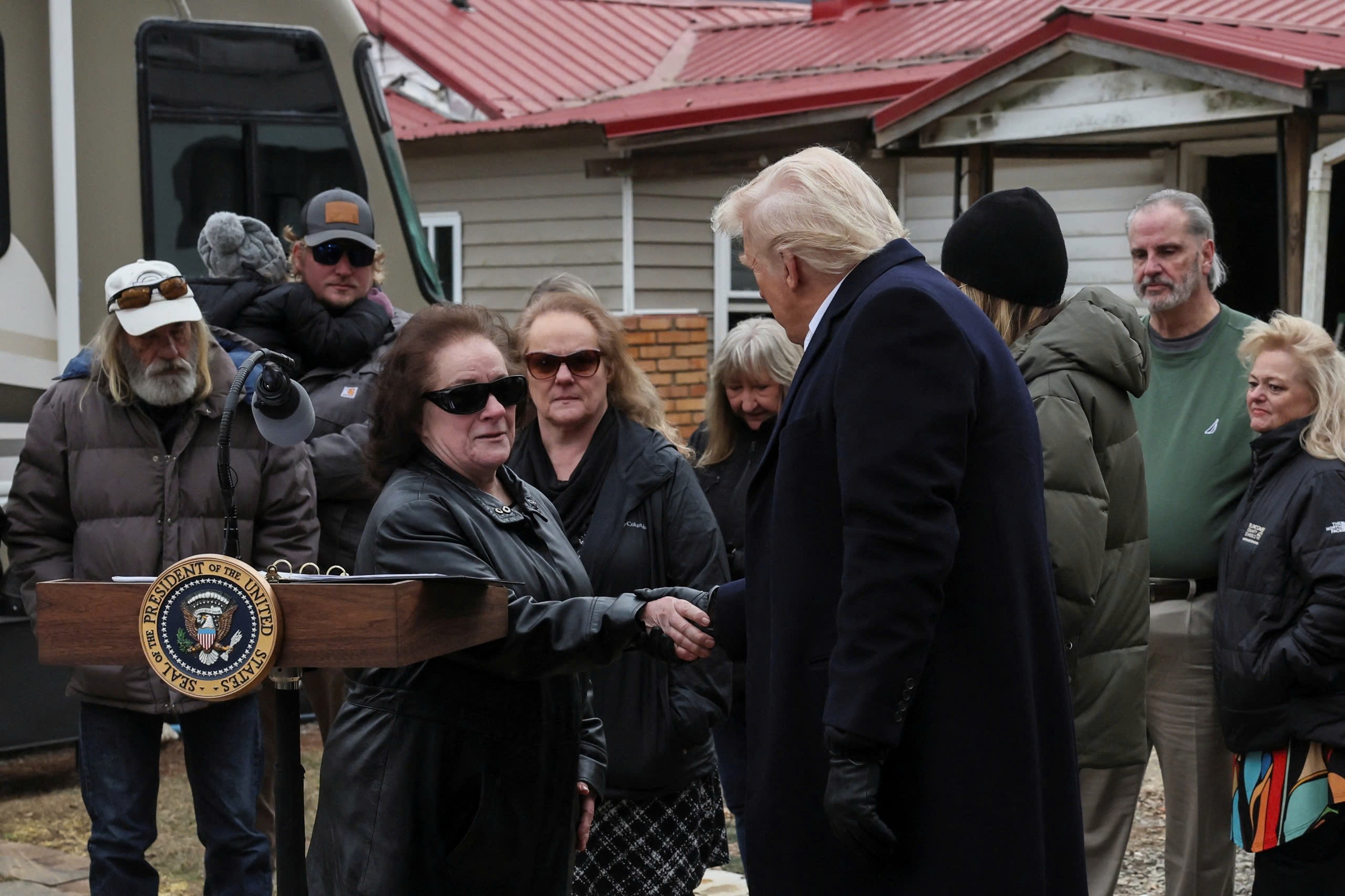 đóng cửa FEMA ảnh 4 dong cua FEMA anh 4